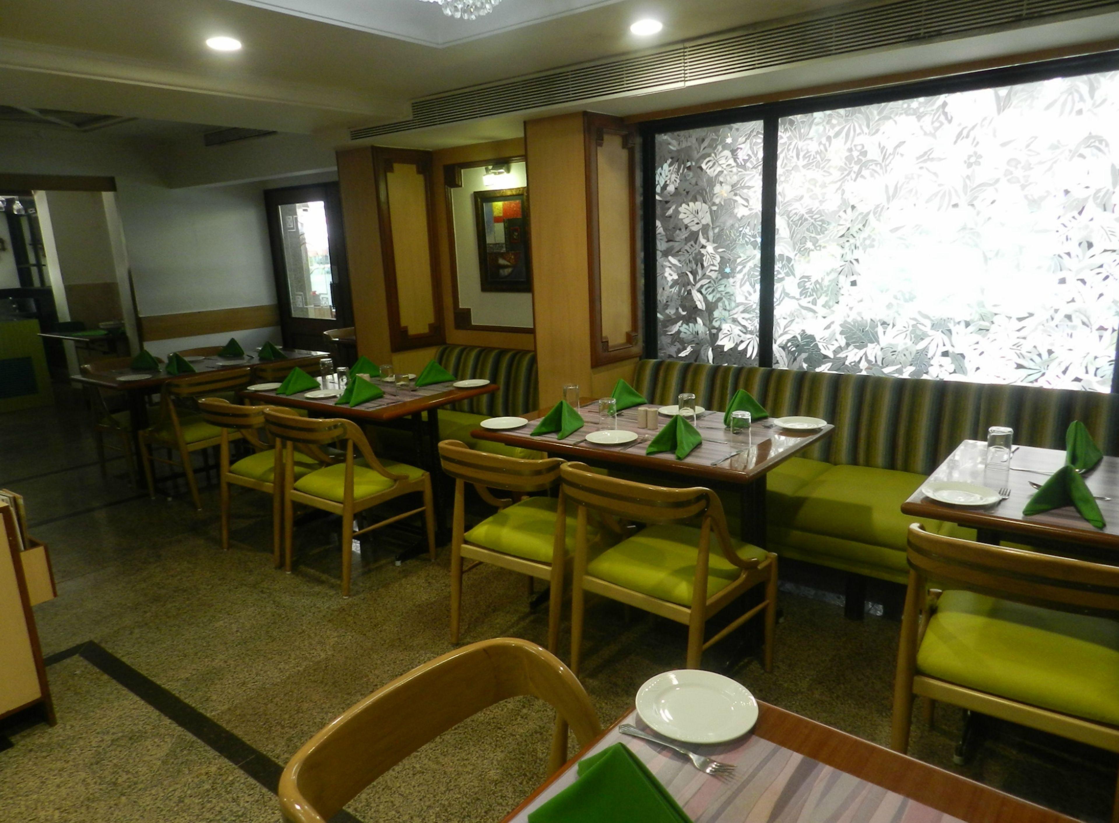 Hotel Regenta Place The Emerald Mumbai