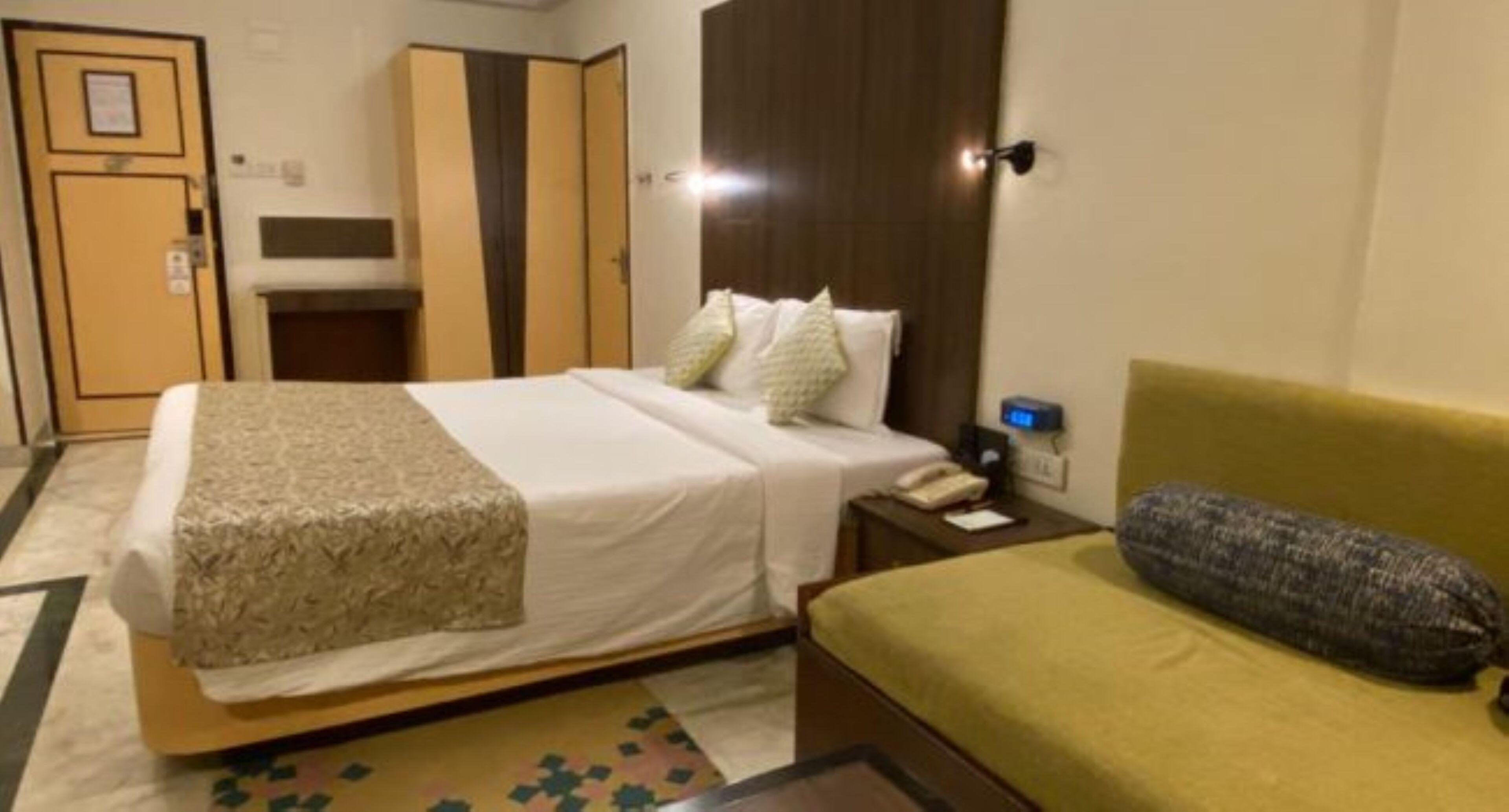 Hotel Regenta Place The Emerald 4*