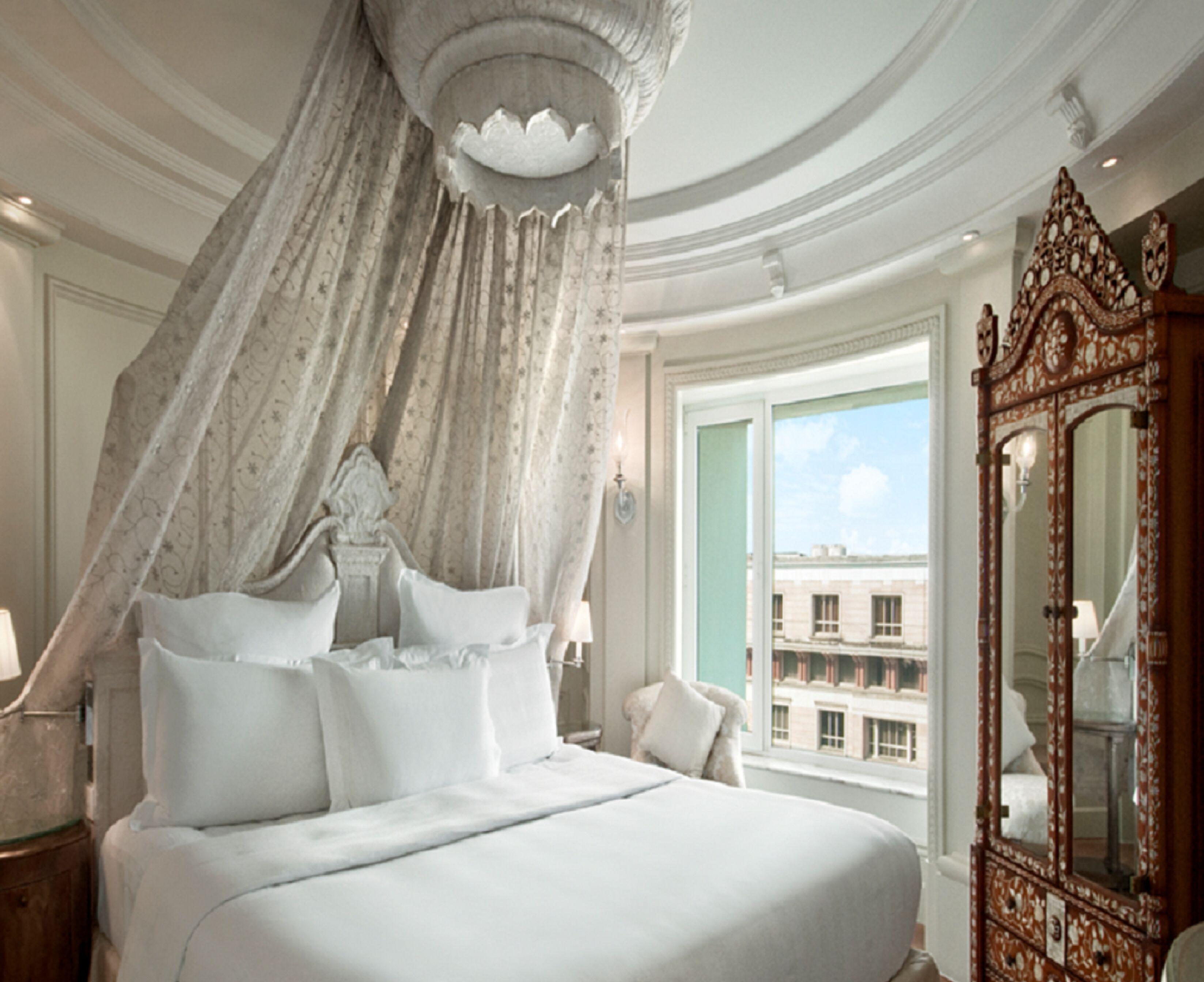 Hilton International Airport 5*