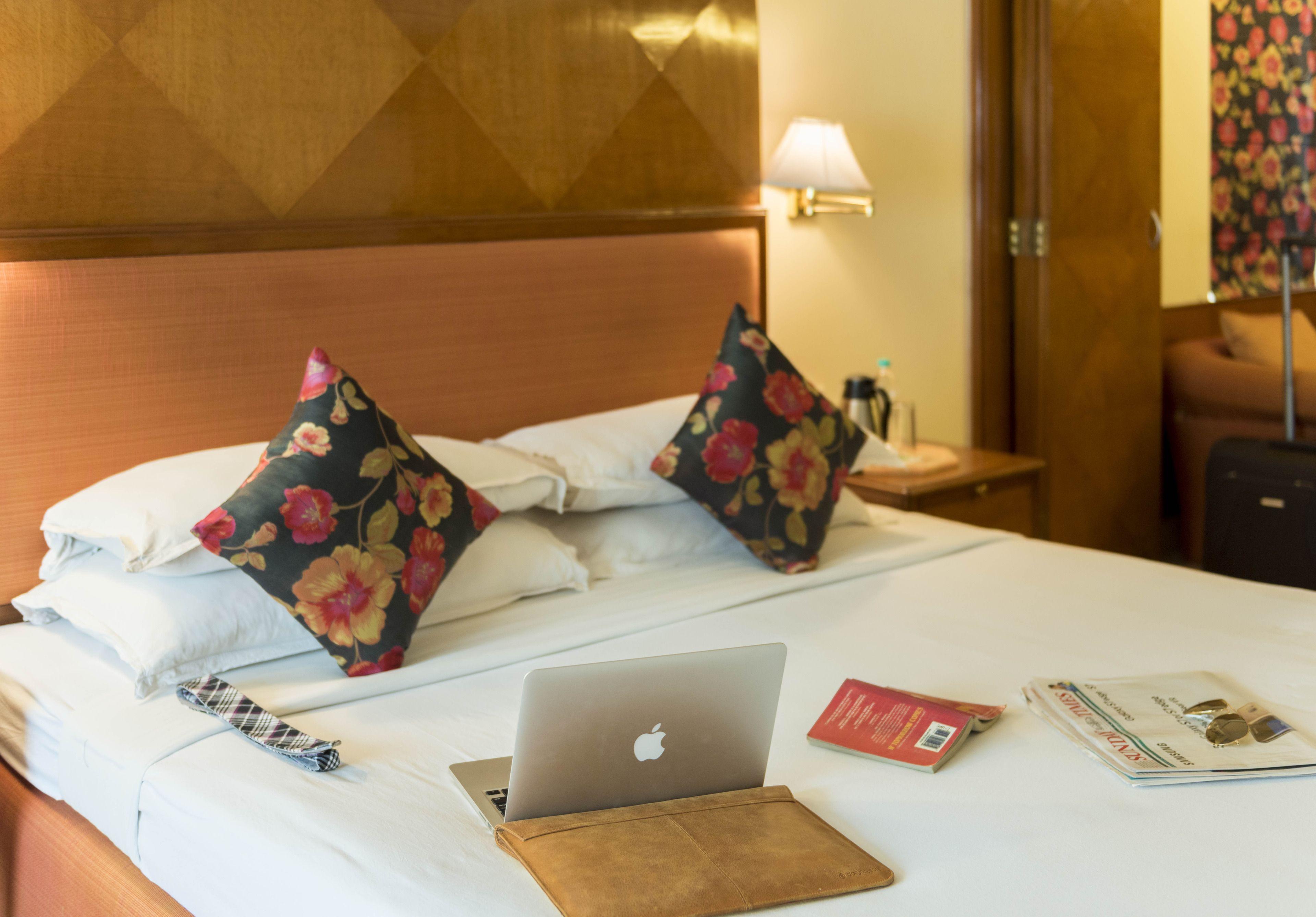 Parle International 3*