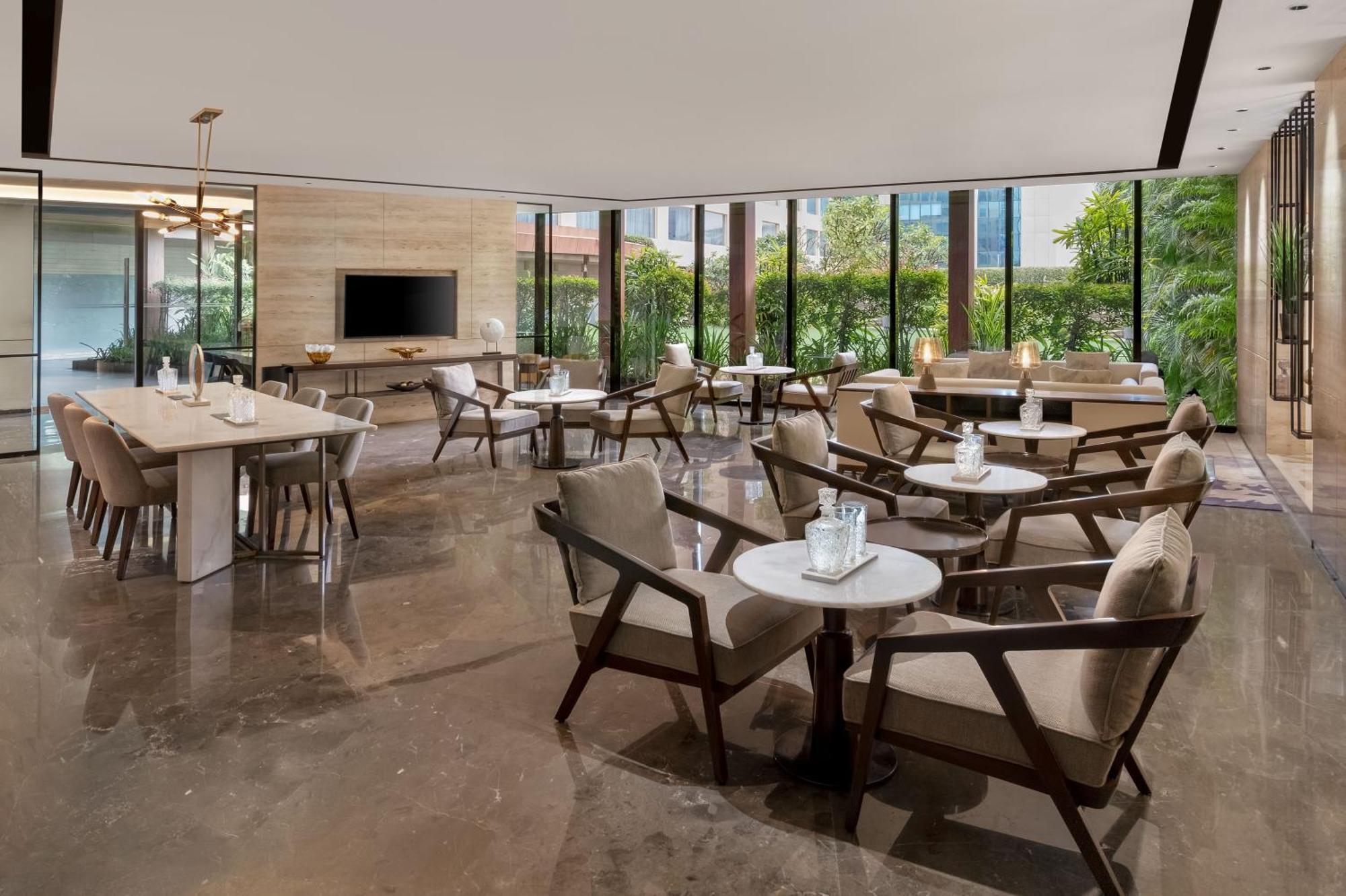 Courtyard By Marriott International Airport Hotel