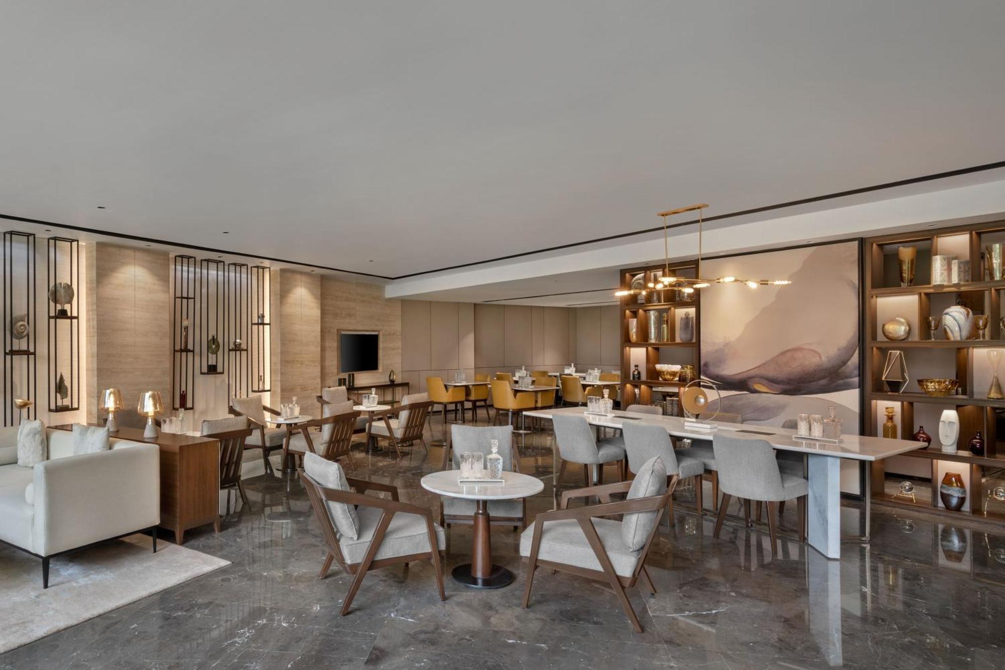 Courtyard By Marriott International Airport Hotel 5*