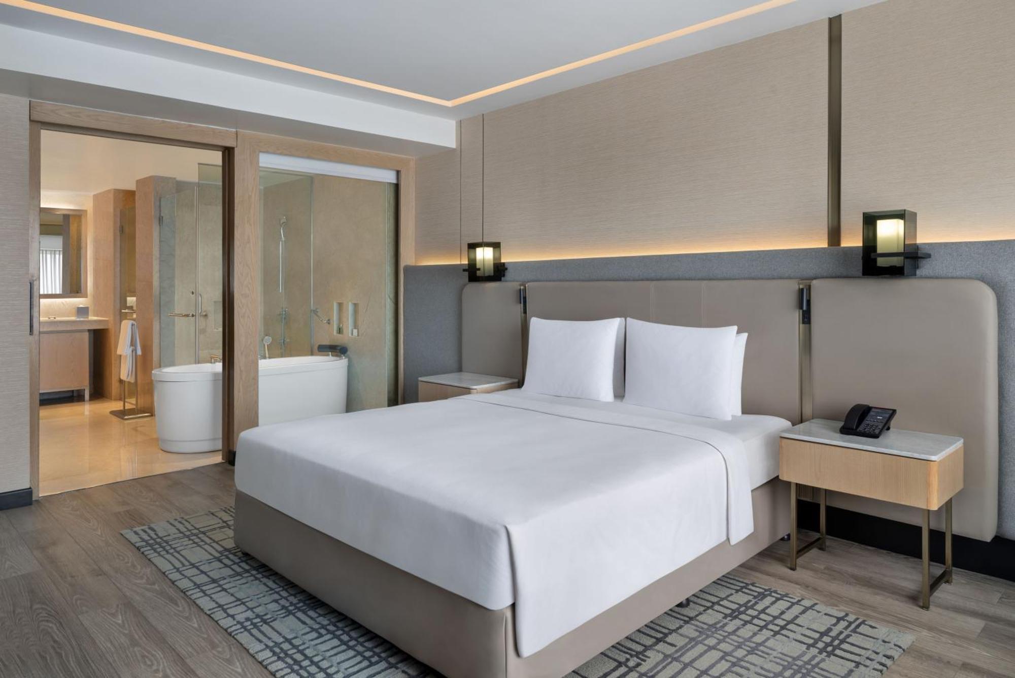 Courtyard By Marriott International Airport Hotel