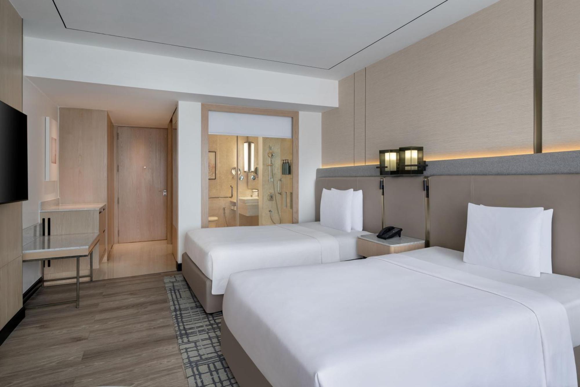 Hotel Courtyard By Marriott International Airport