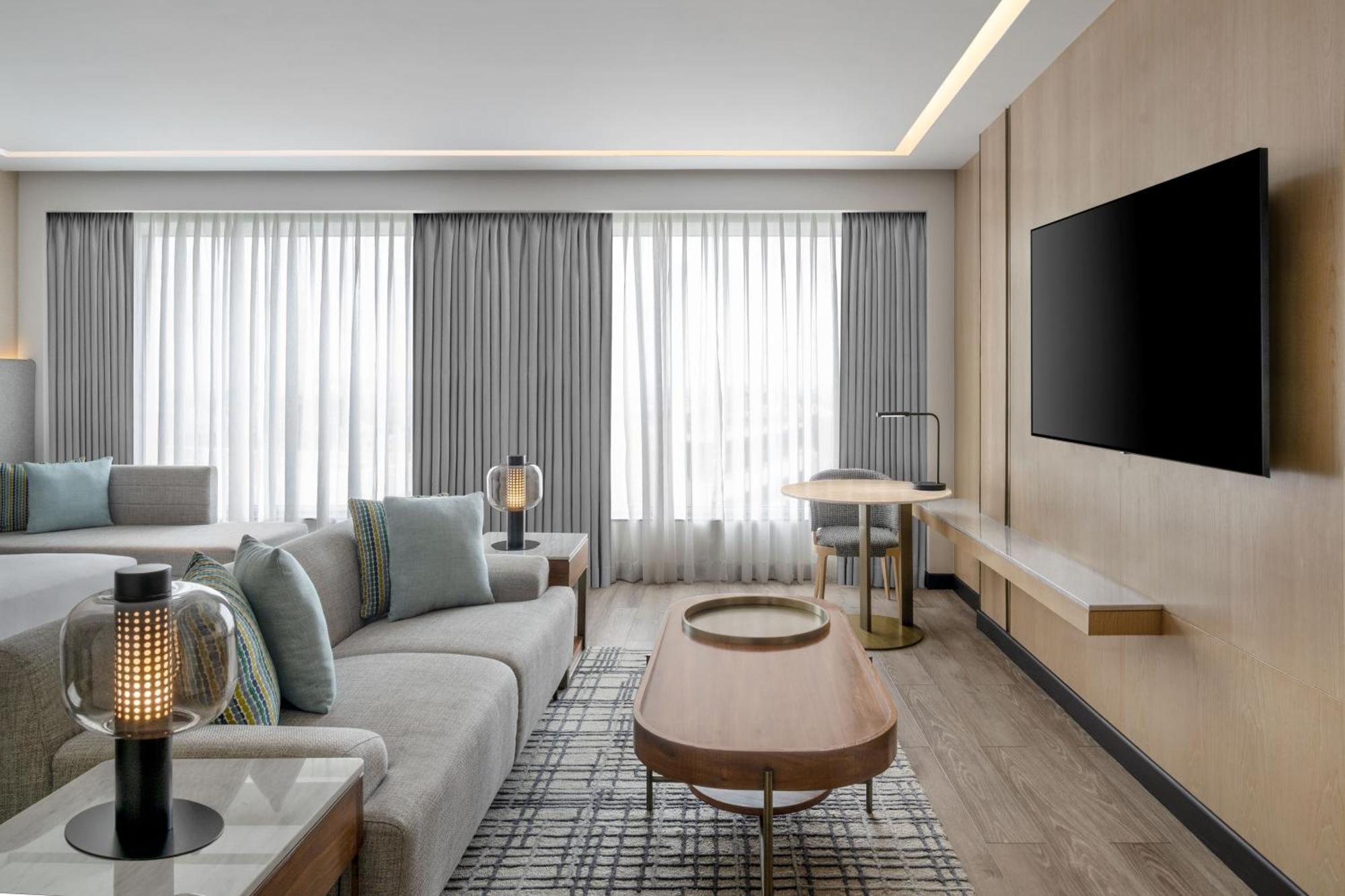 Courtyard By Marriott International Airport Hotel 5*