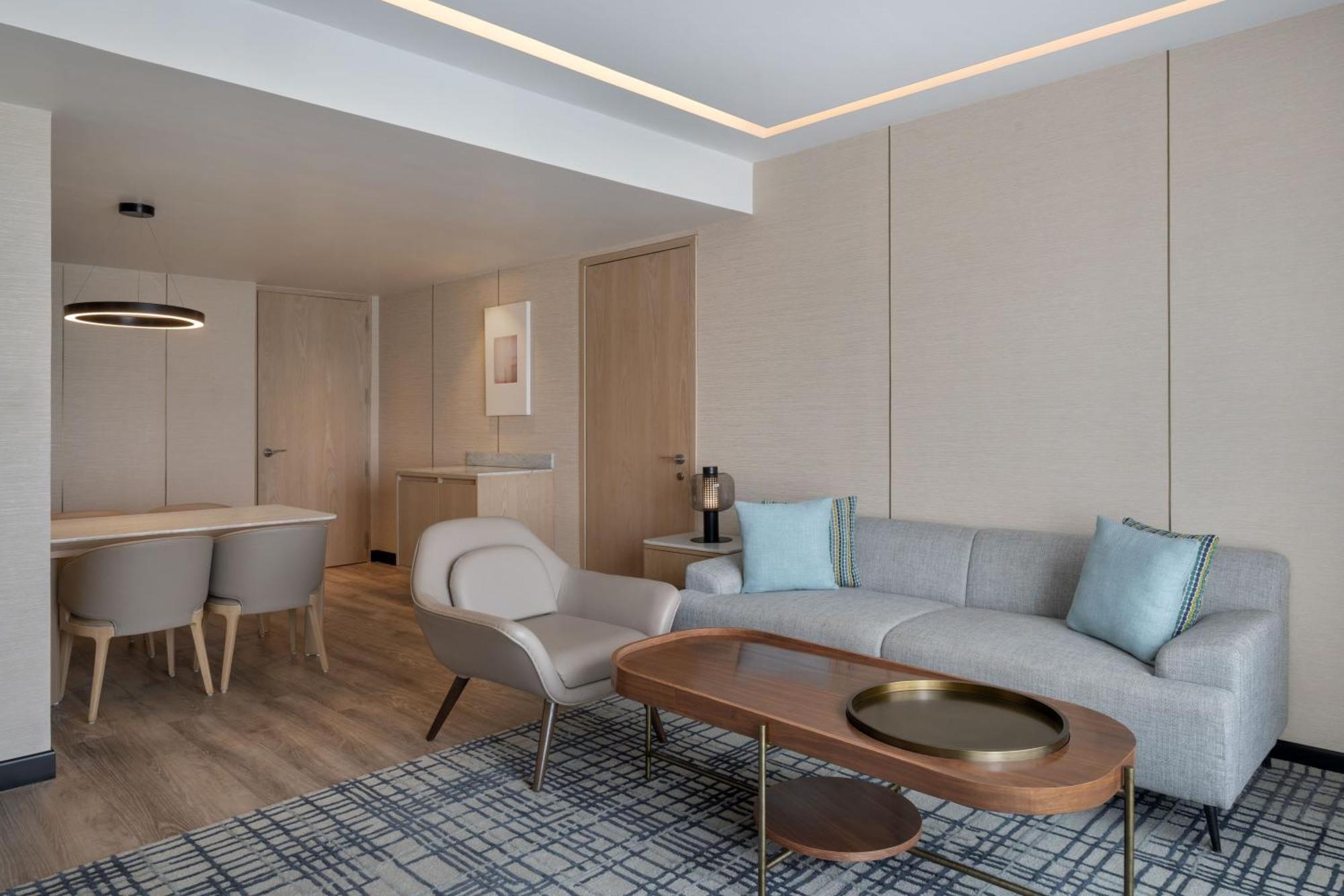 Hotel Courtyard By Marriott International Airport 5*