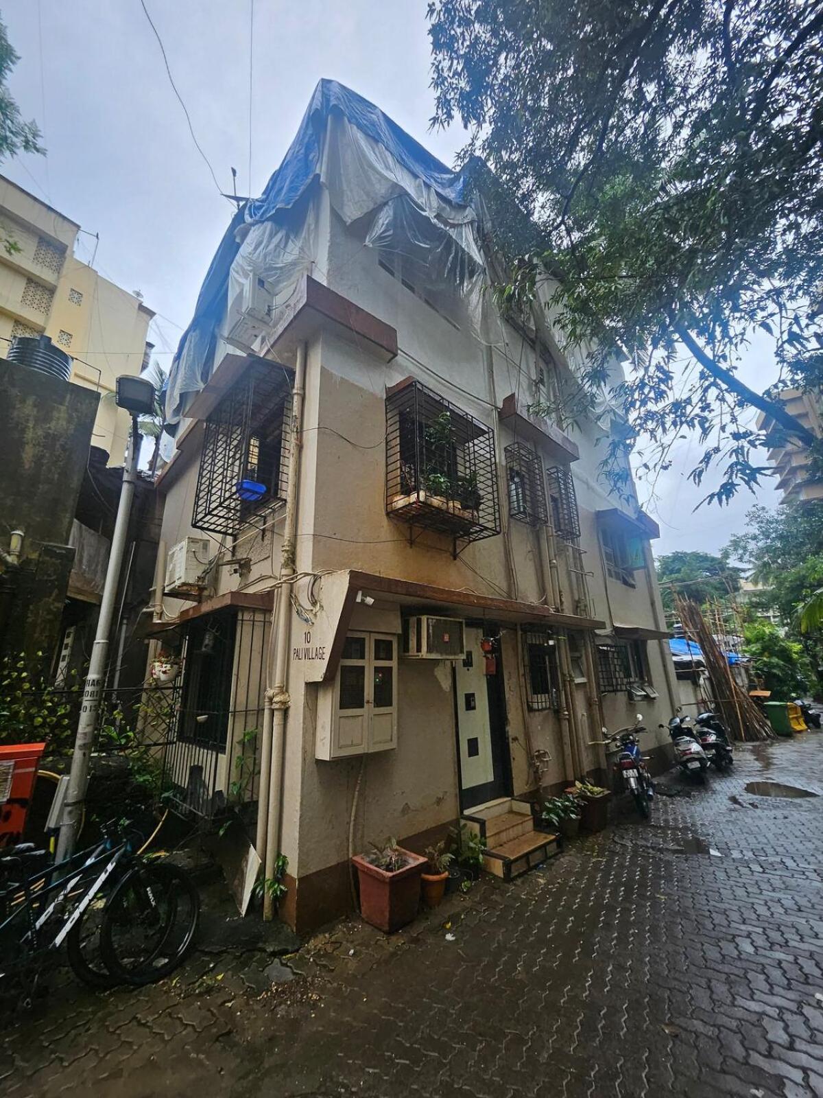 The Pali Den A Whisper Of Pali Village, Bandra Apartment *