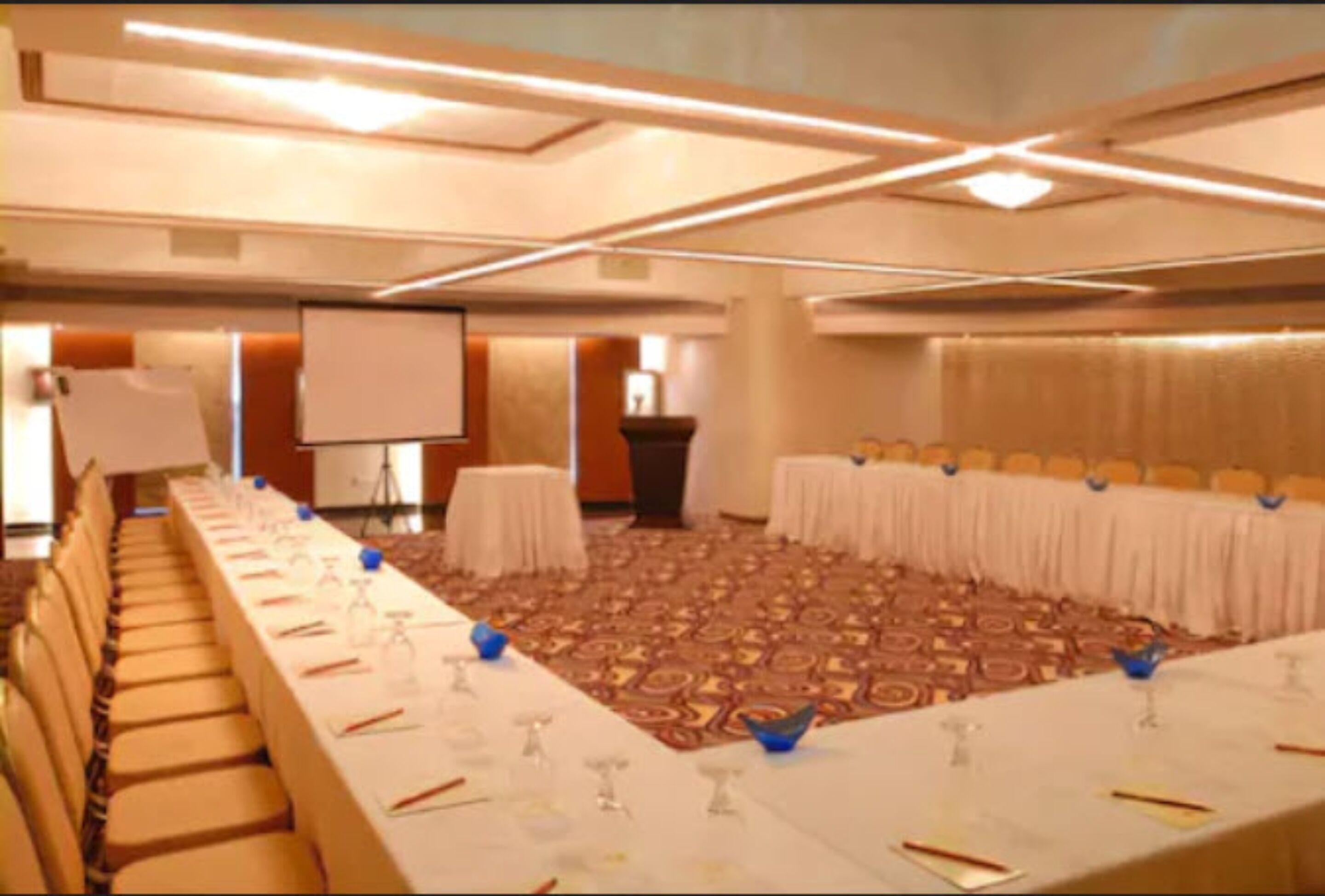 Hotel Peninsula Grand Mumbai