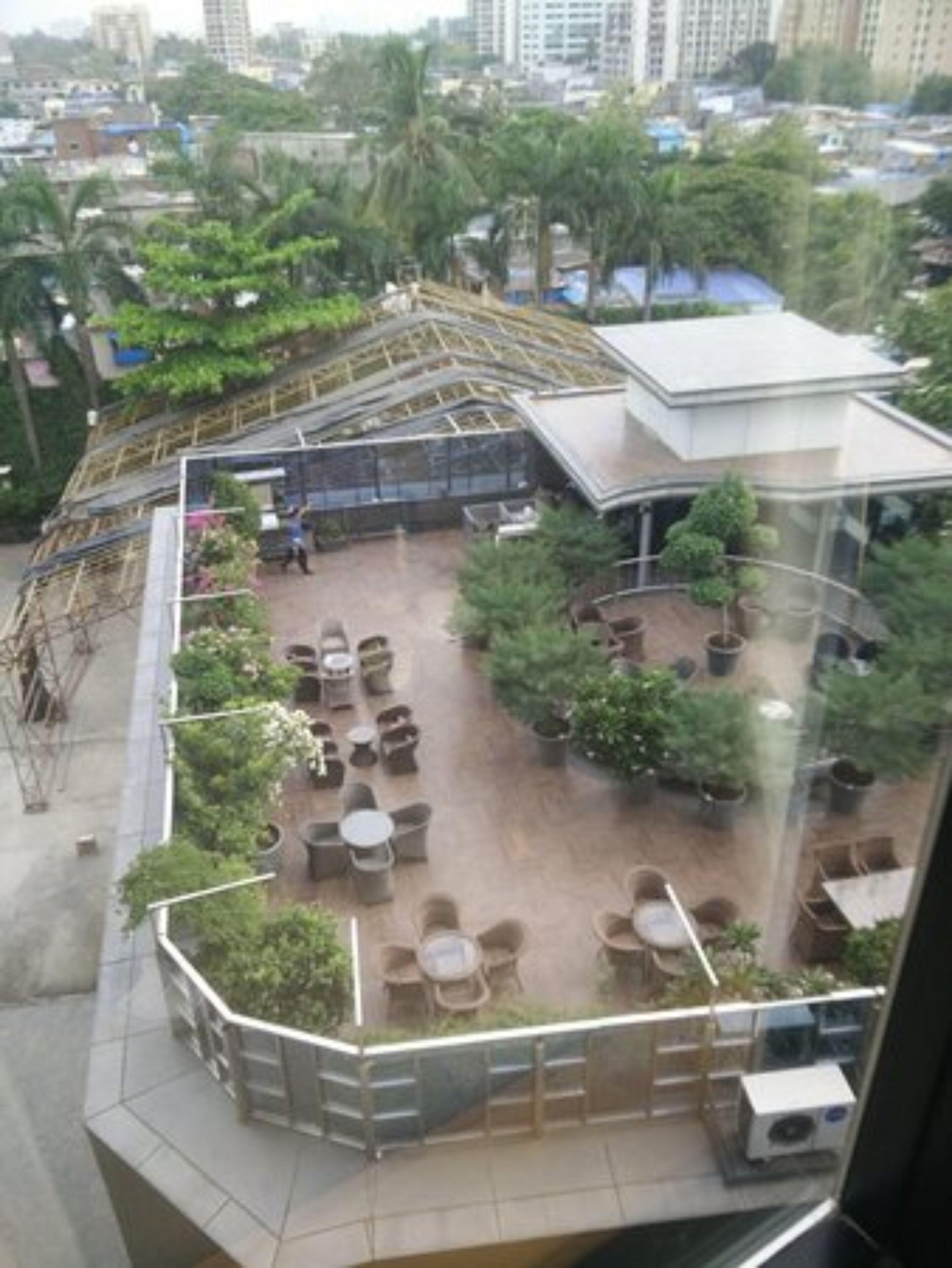 Peninsula Grand Hotel 4*