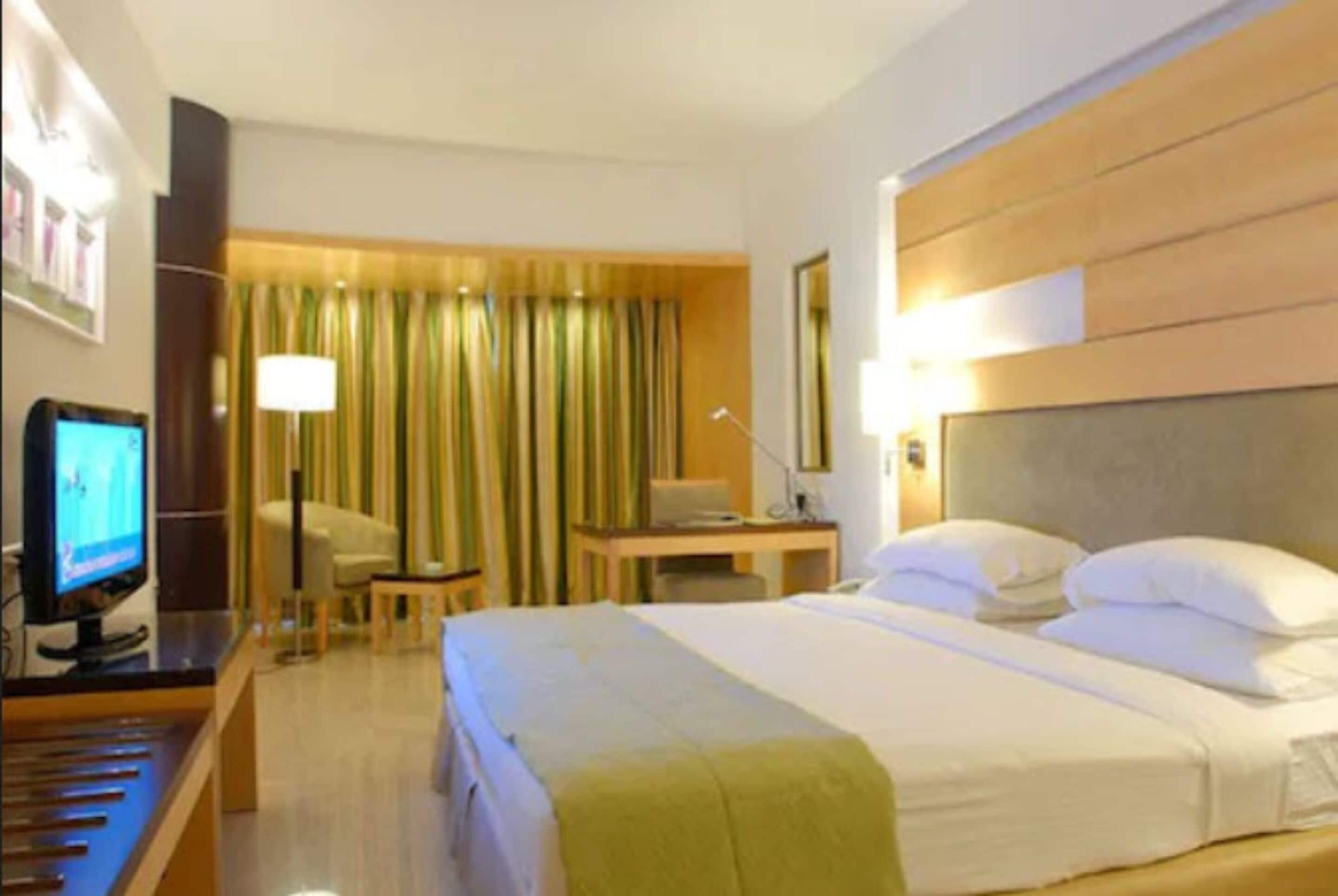 Peninsula Grand 4* Mumbai