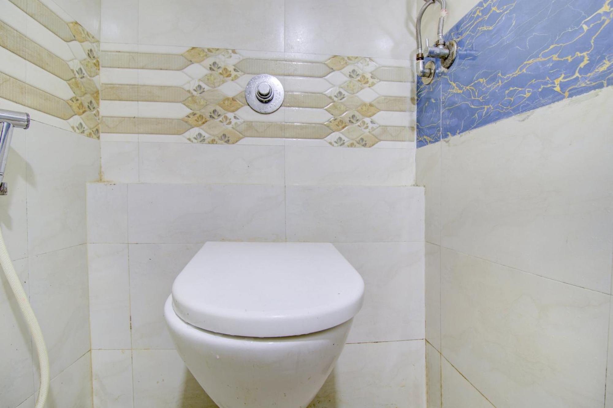 Fabhotel Blue Light Mumbai