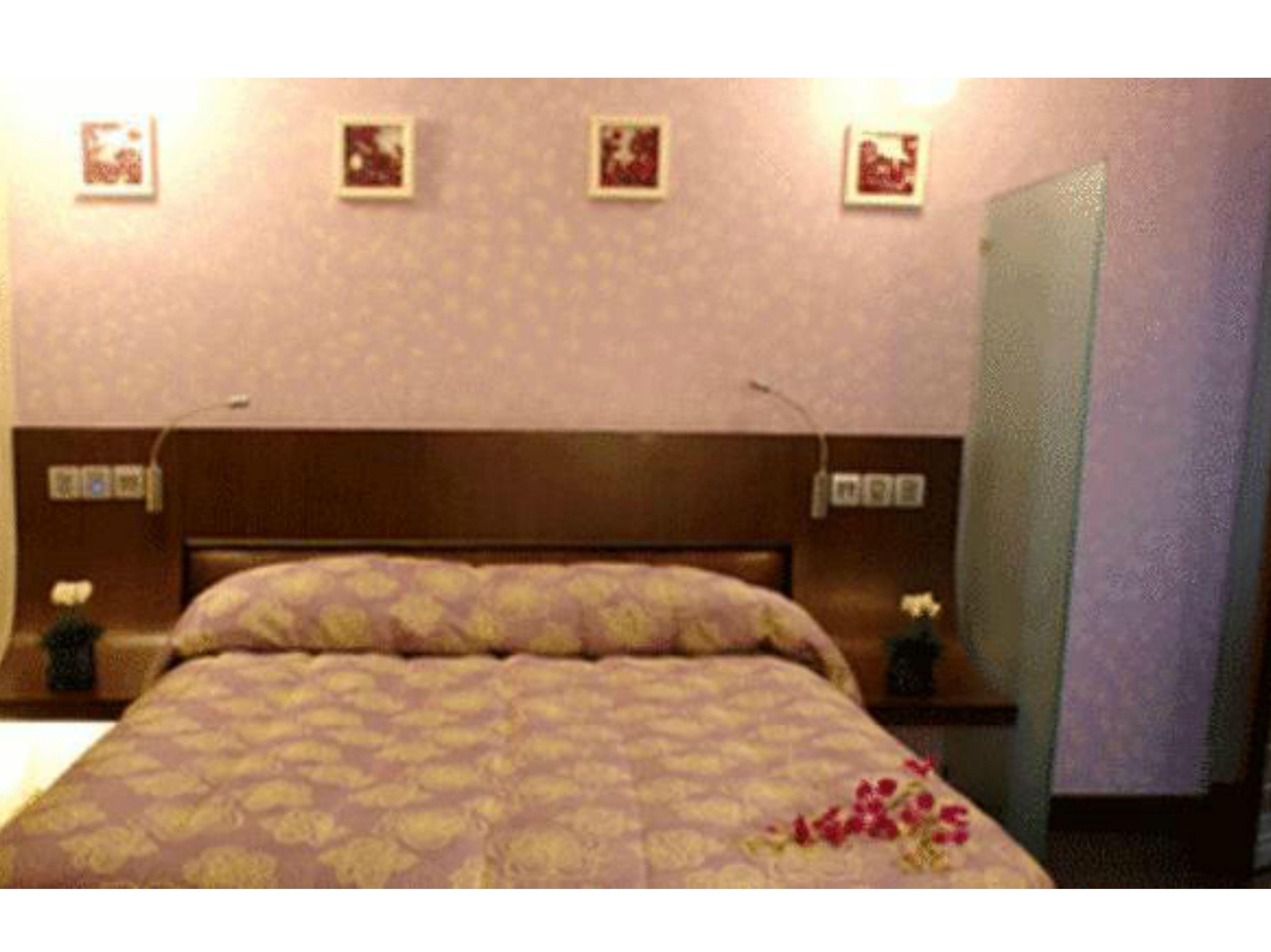 The Shalimar Hotel, Kemps Corner 4*