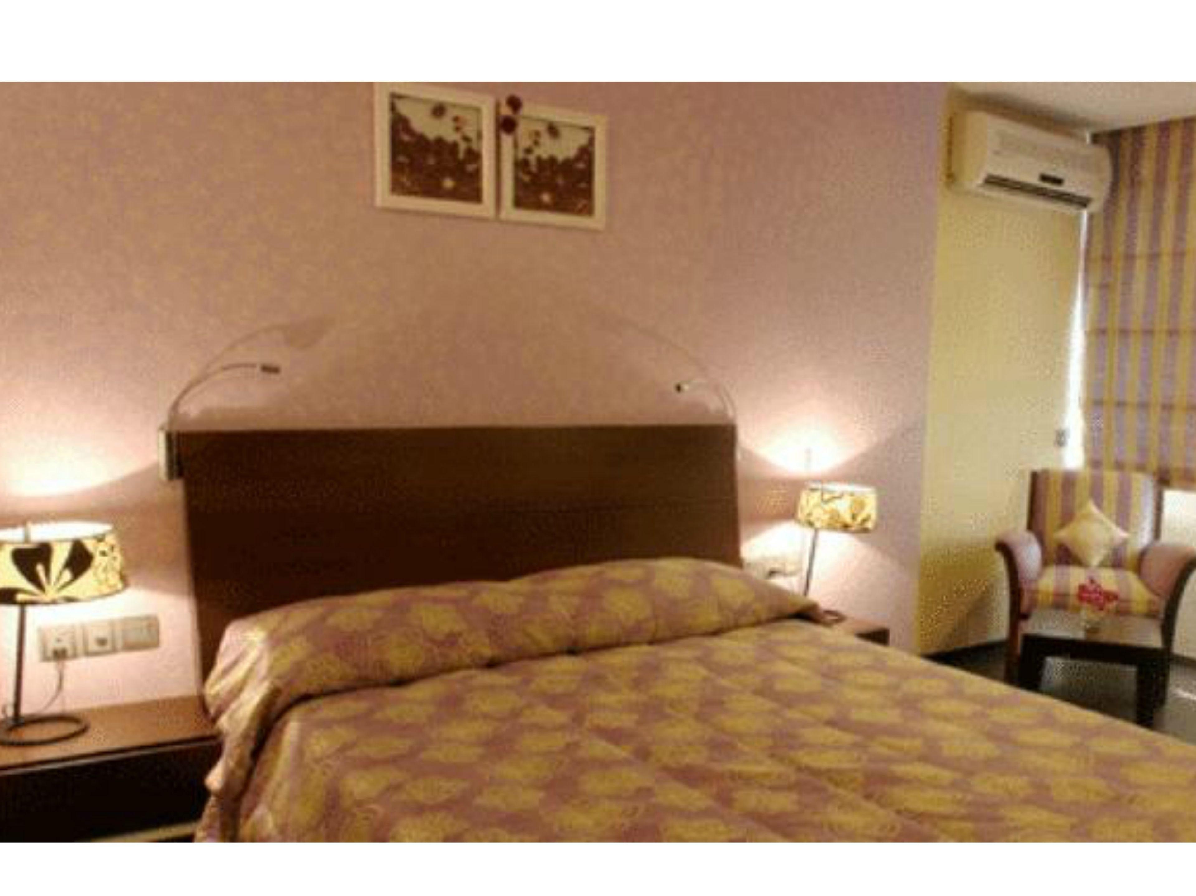 The Shalimar Hotel, Kemps Corner 4*
