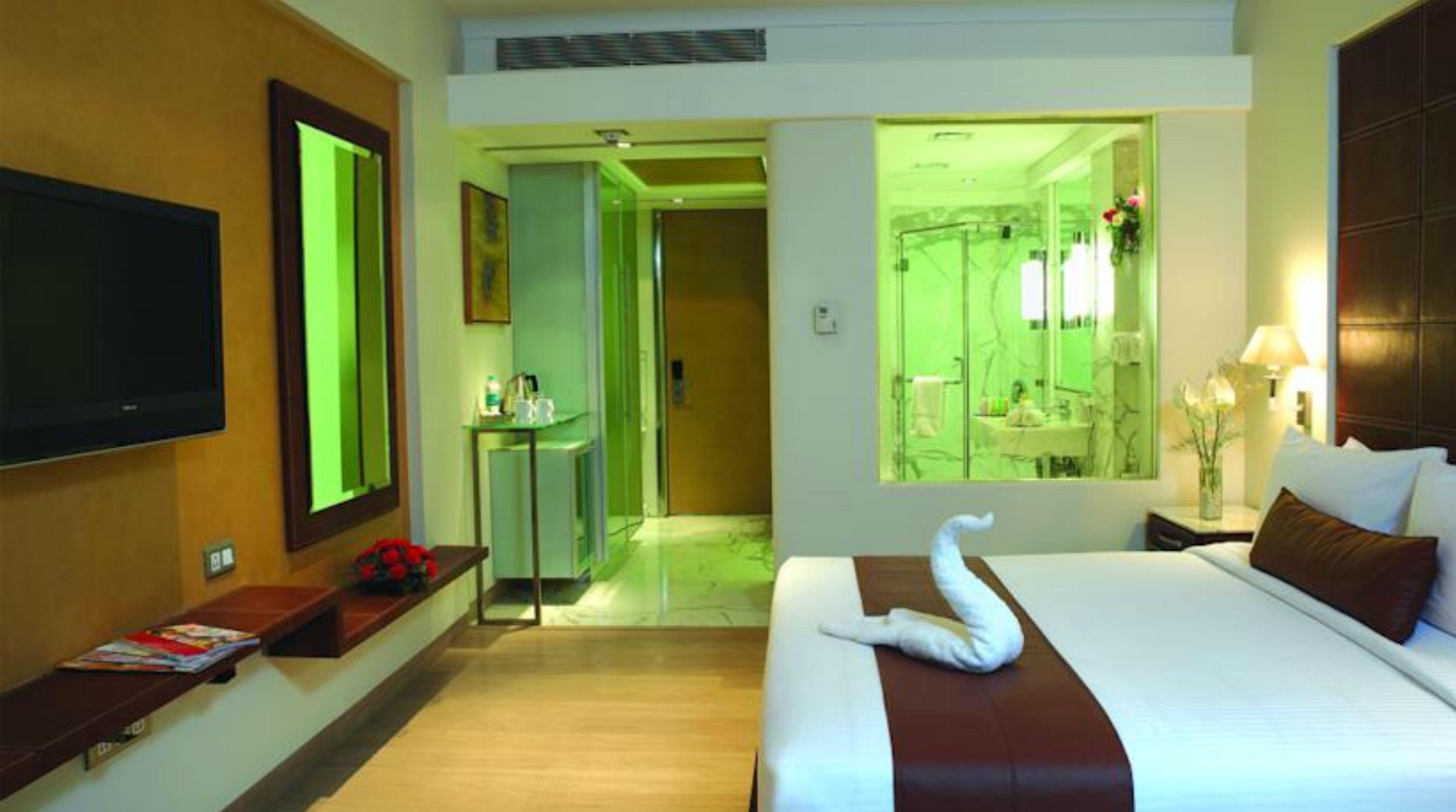 Mirage Hotel, International Airport Hotel