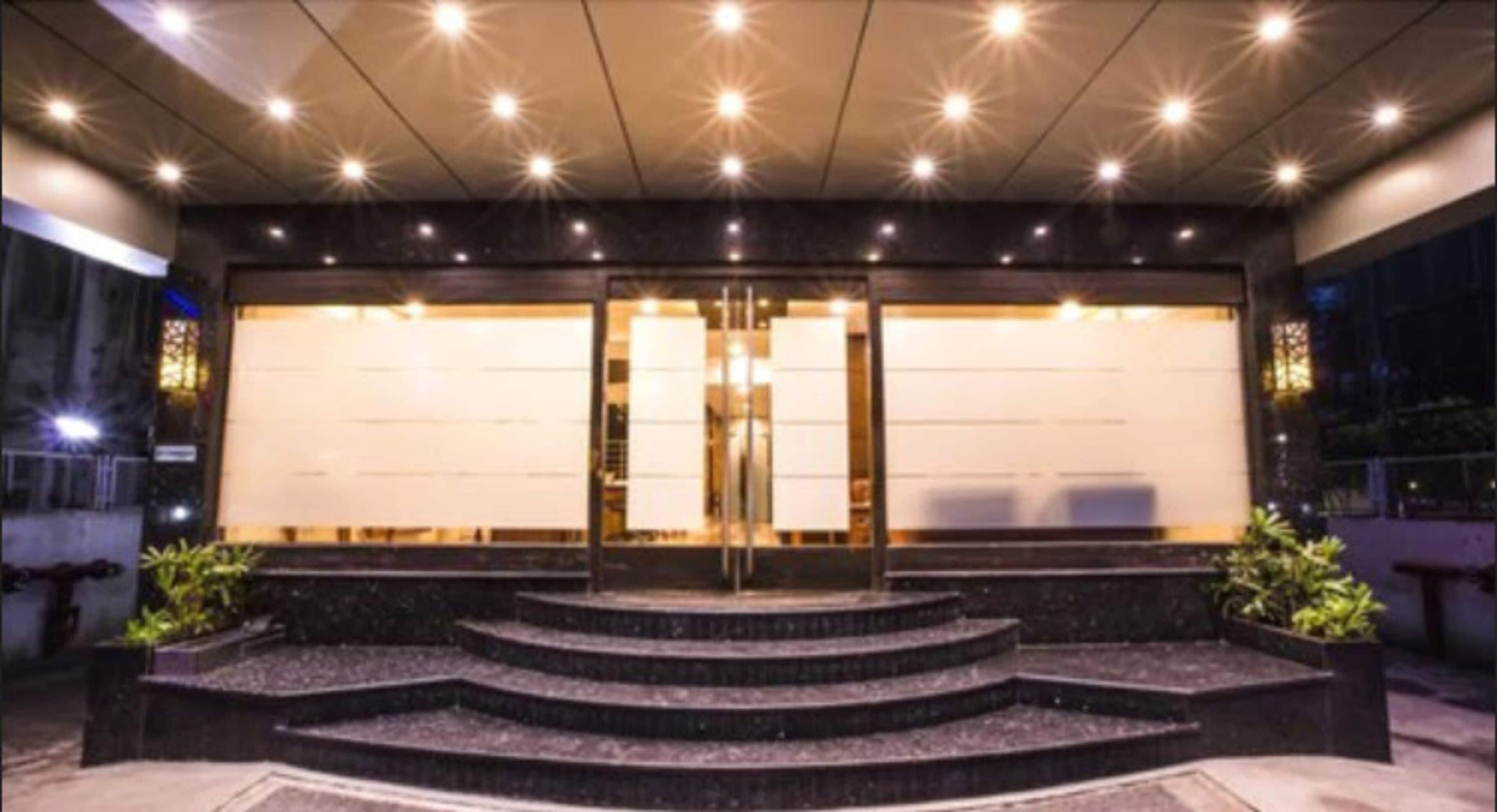 Airport International Hotel 3*