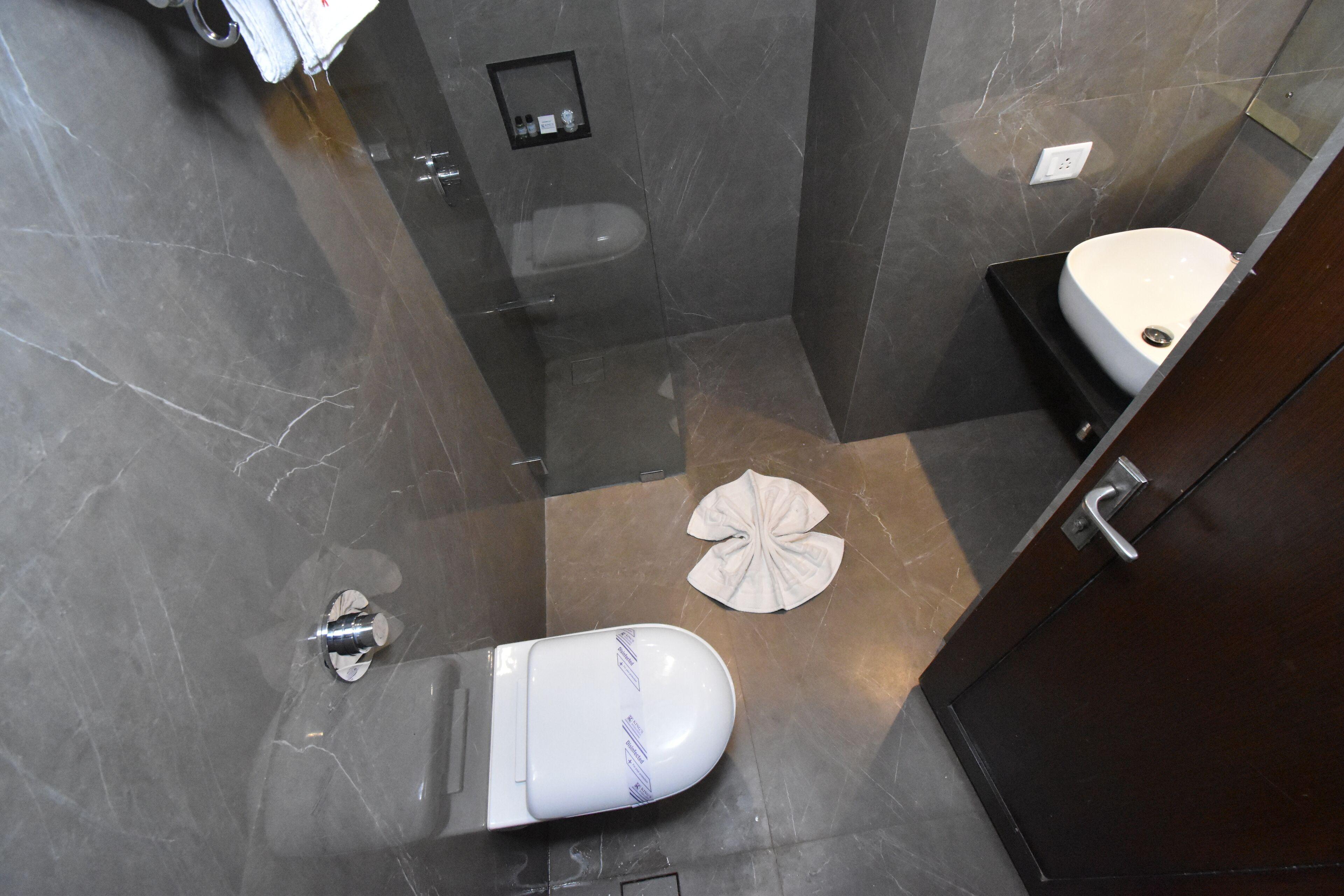 Kings International Juhu