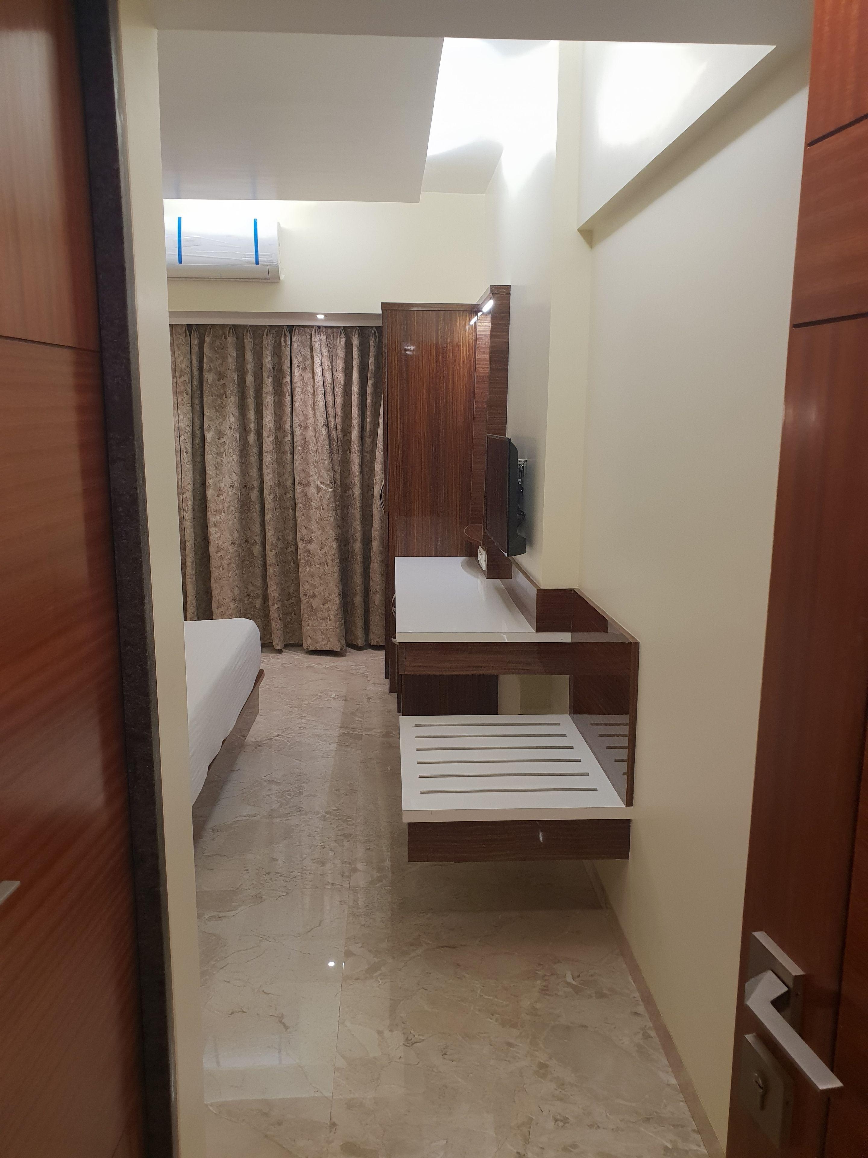 Milan International Hotel 3*