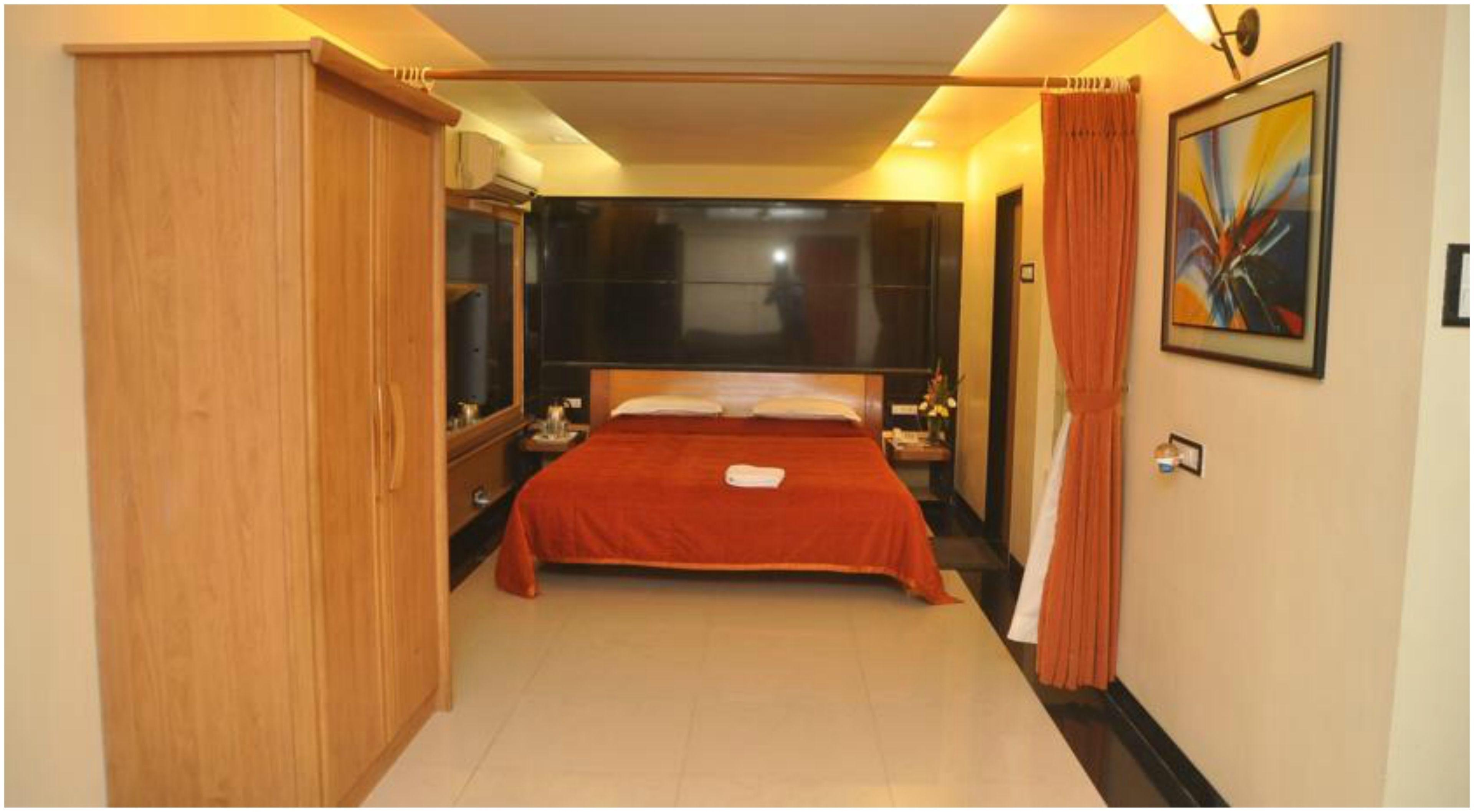 Metro Palace Bandra Hotel