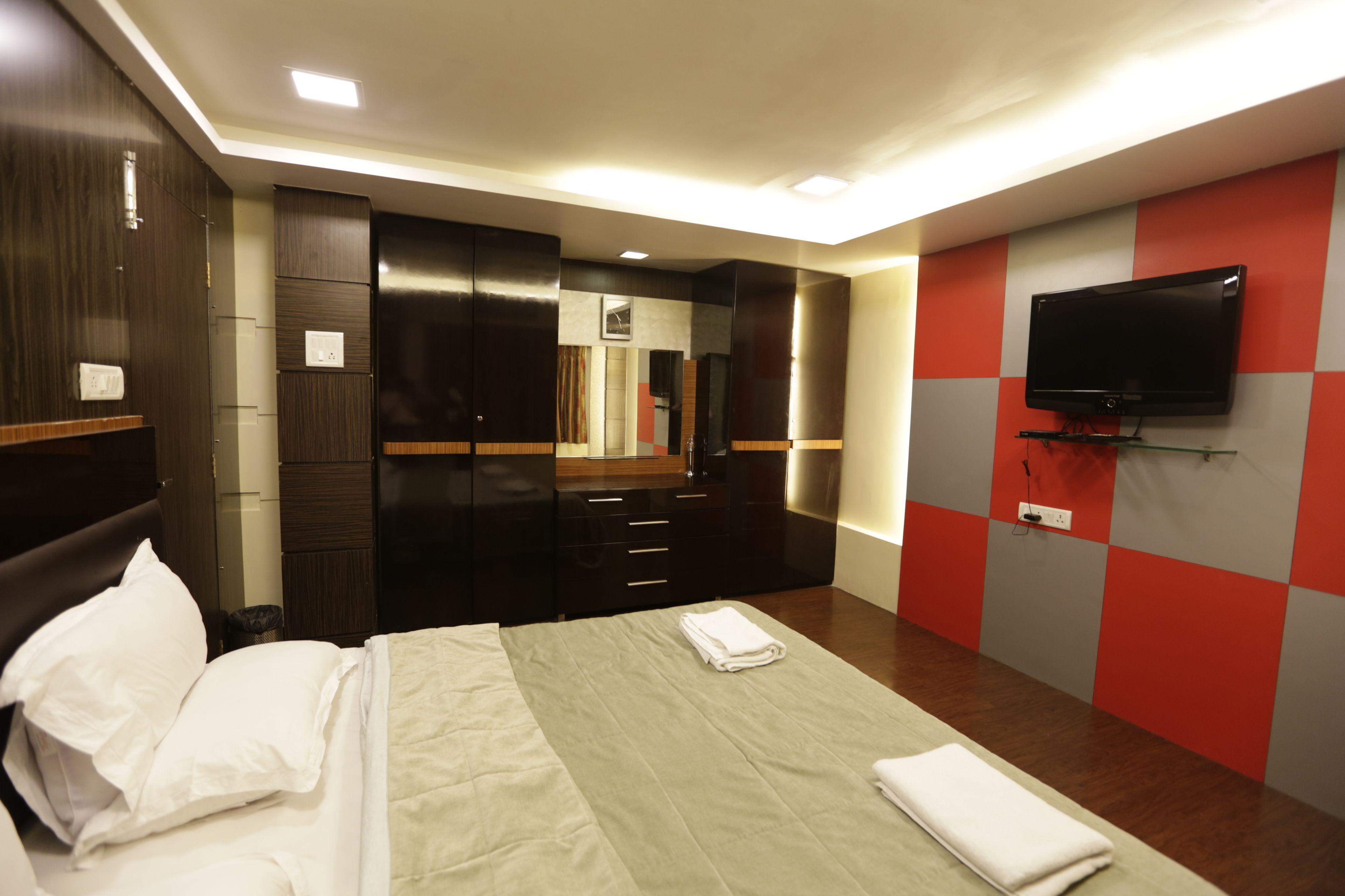 Metro Palace Bandra 3*