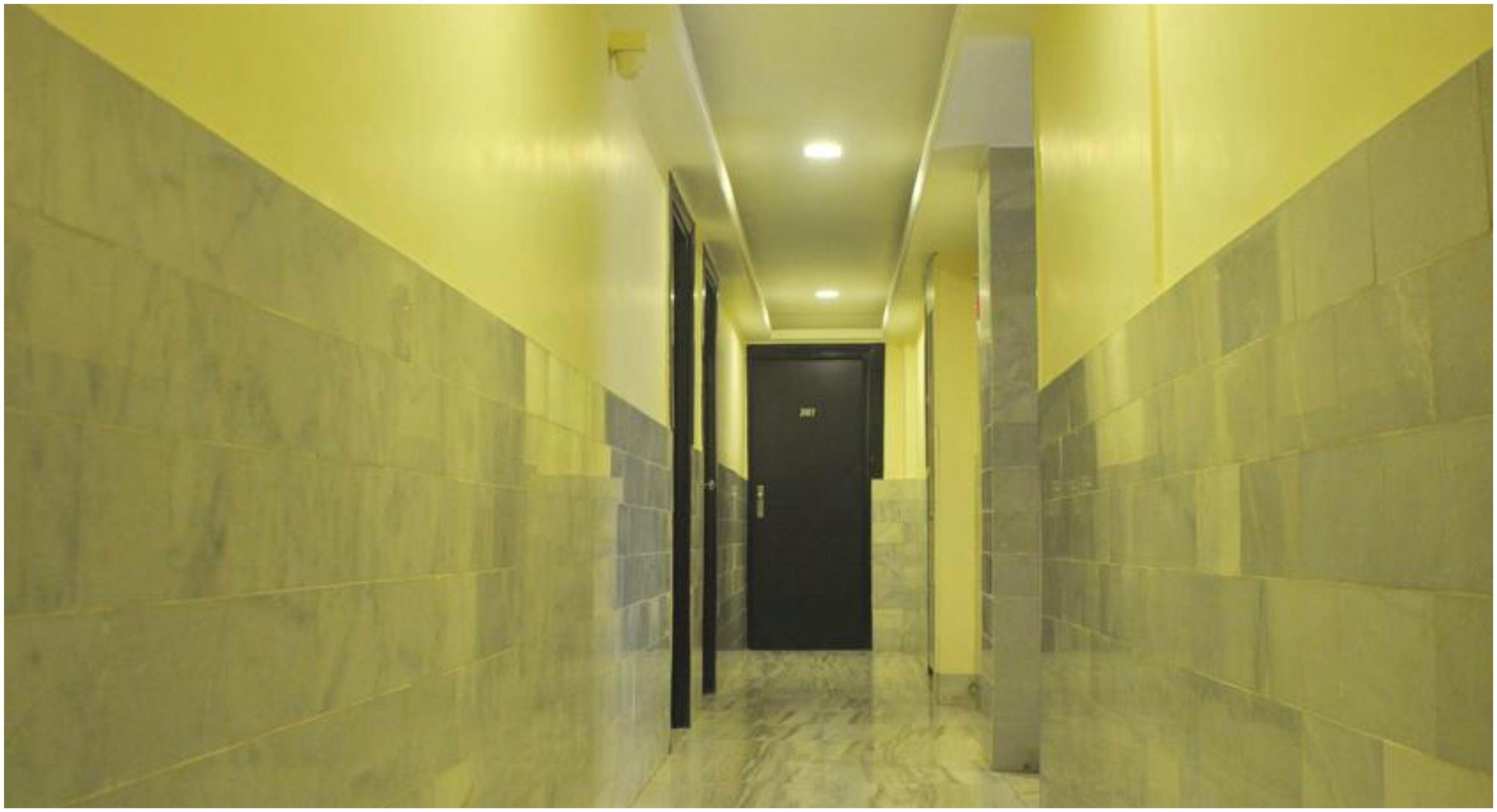 Metro Palace Bandra Hotel