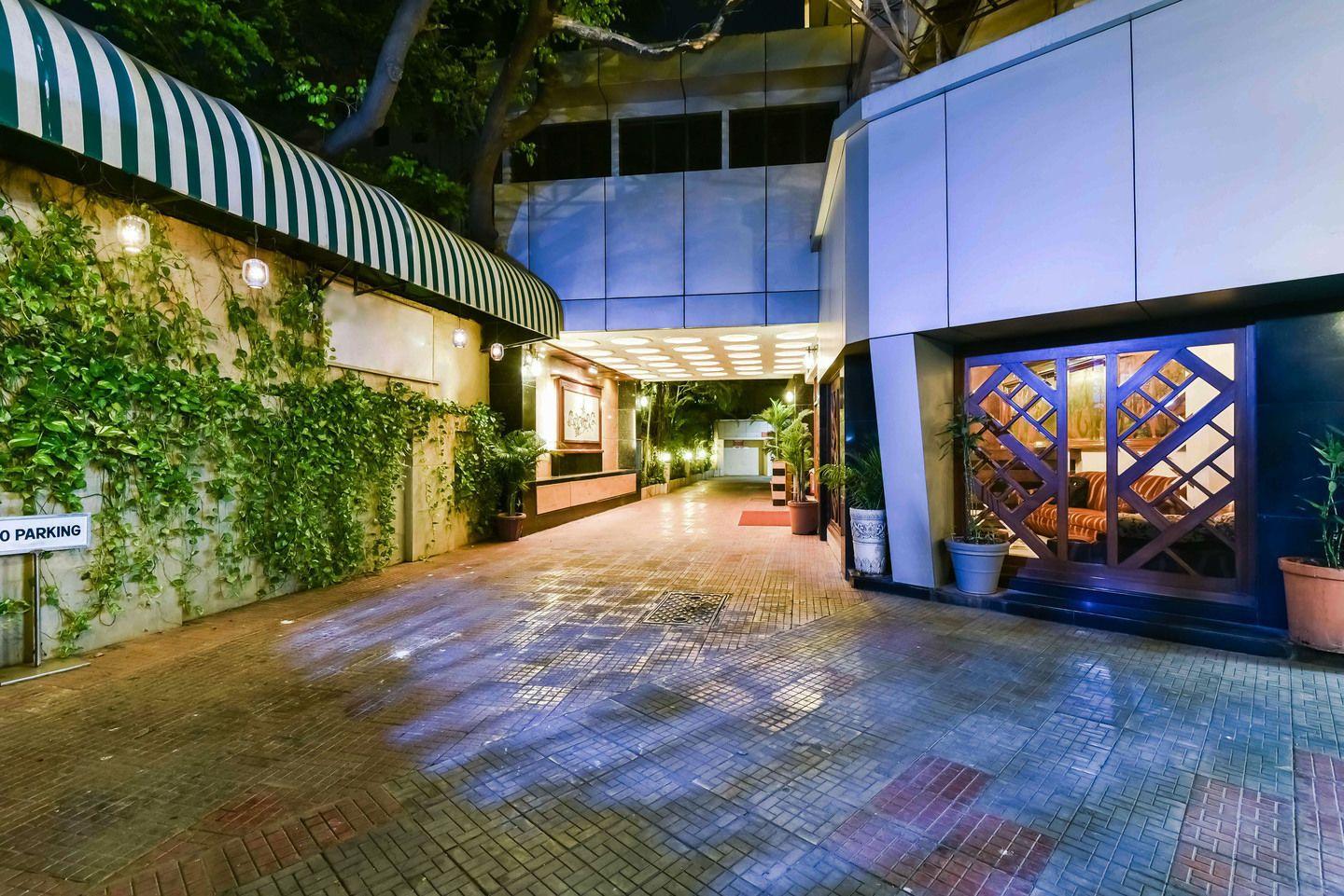 Metro Palace Bandra 3*