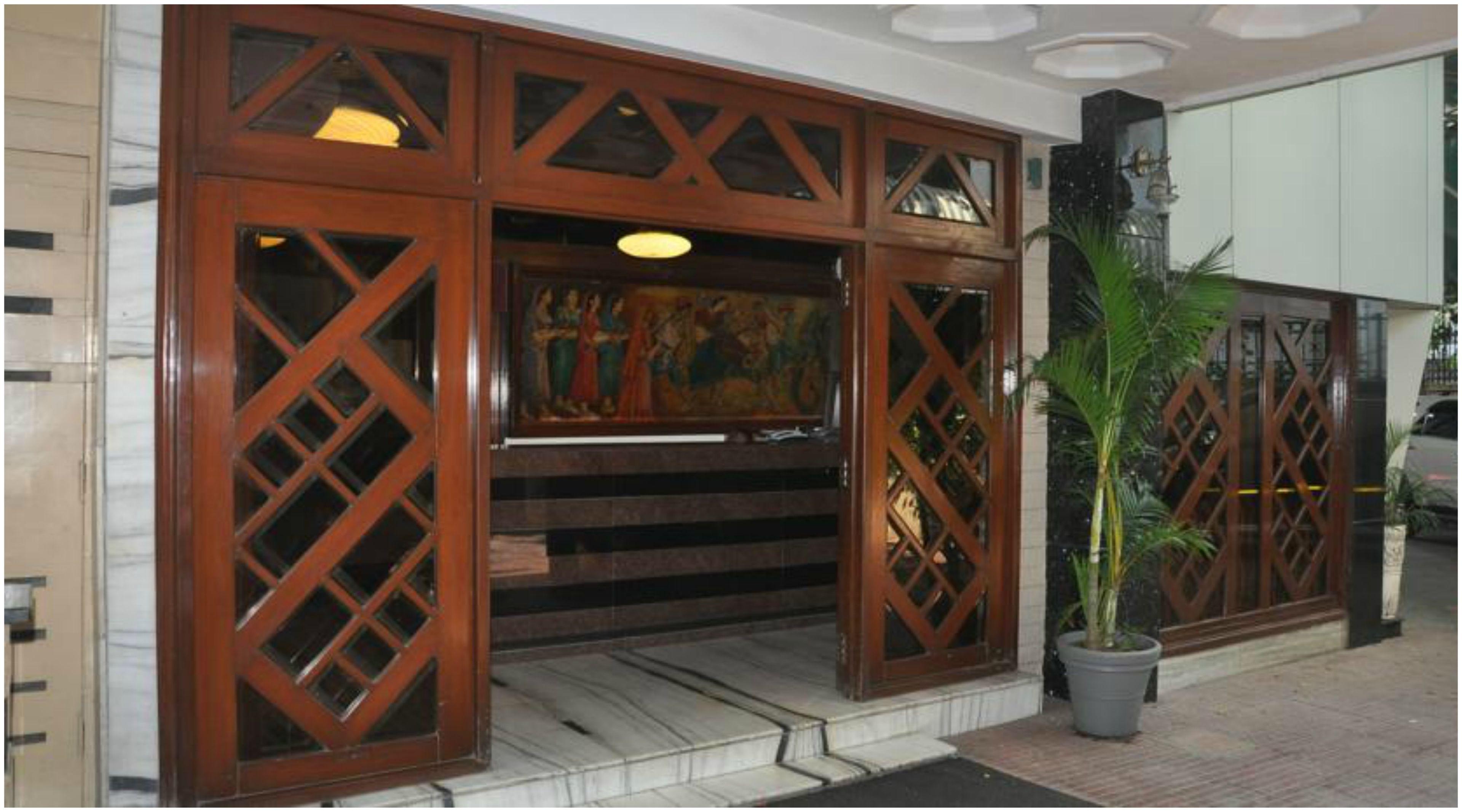 Metro Palace Bandra Hotel