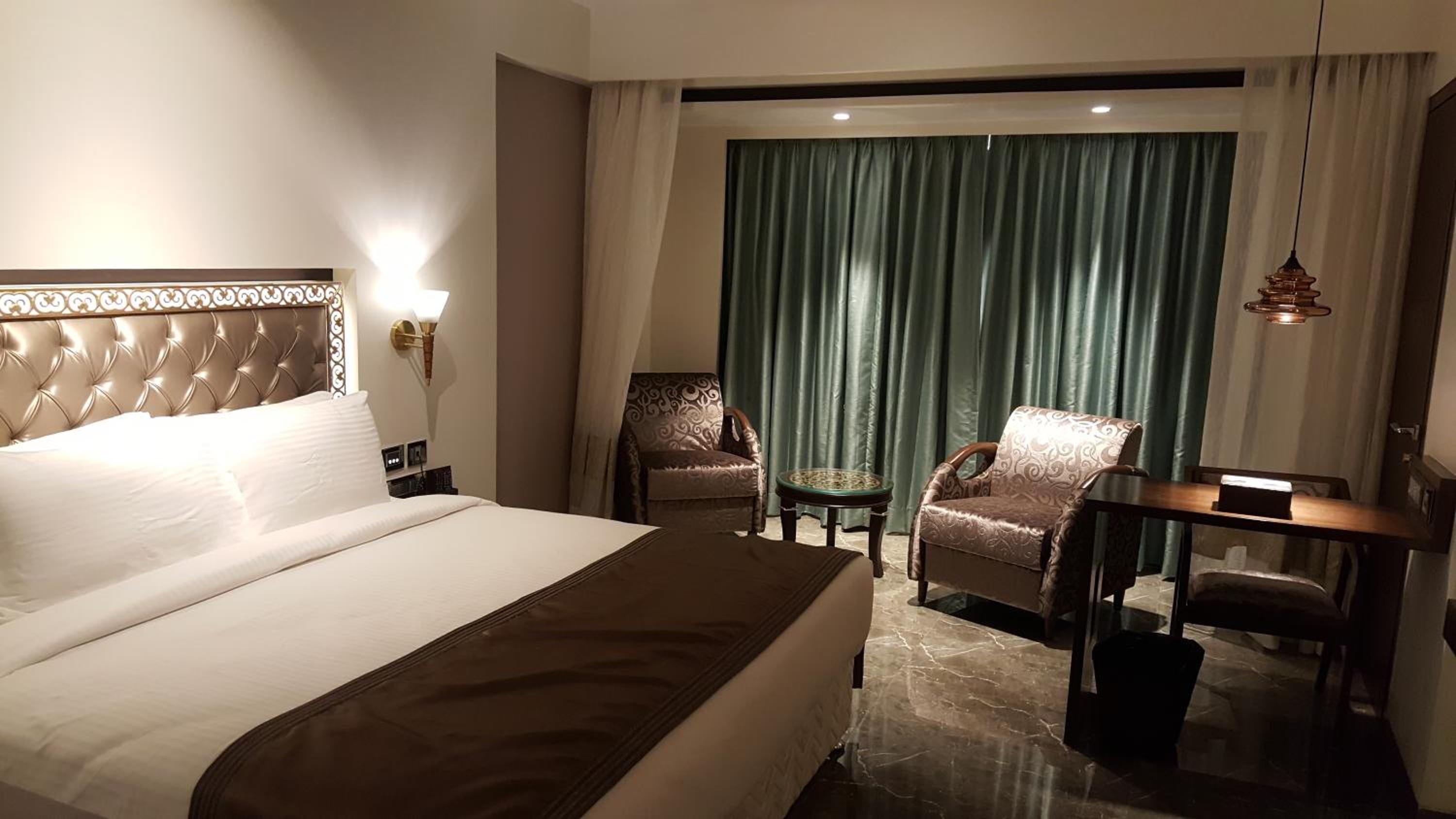 Peninsula Redpine Mumbai