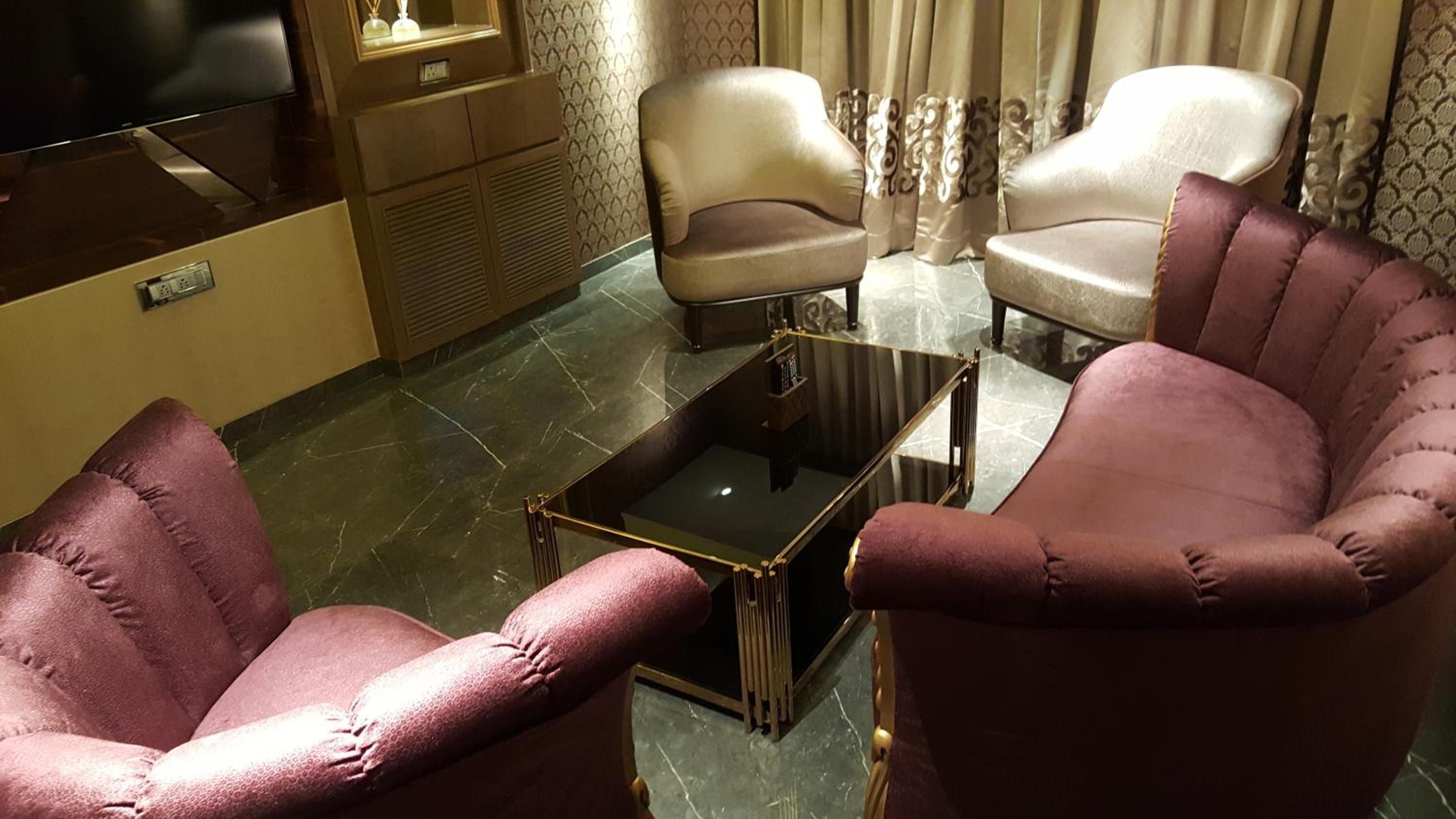 Peninsula Redpine Hotel Mumbai