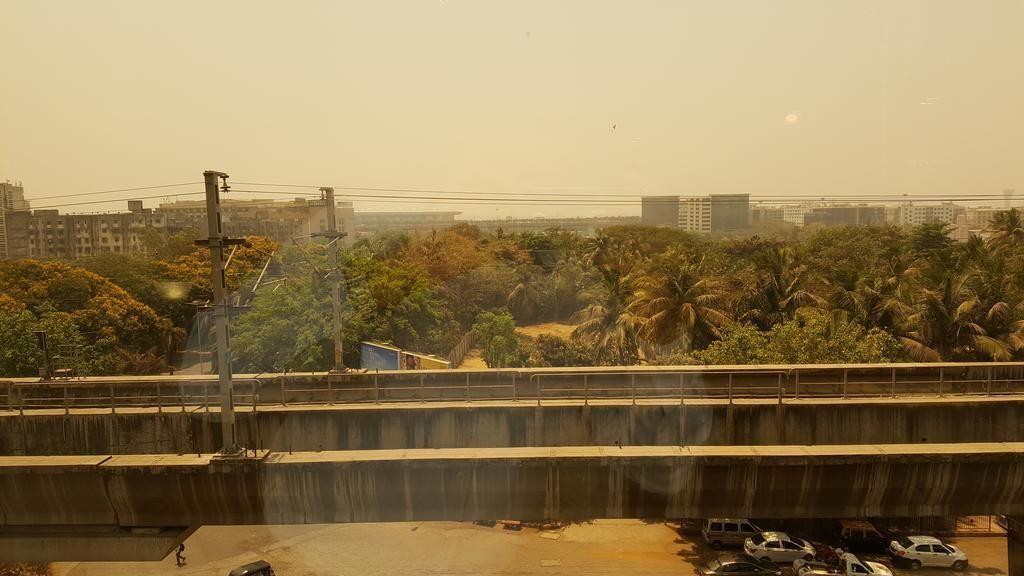 Peninsula Redpine Mumbai