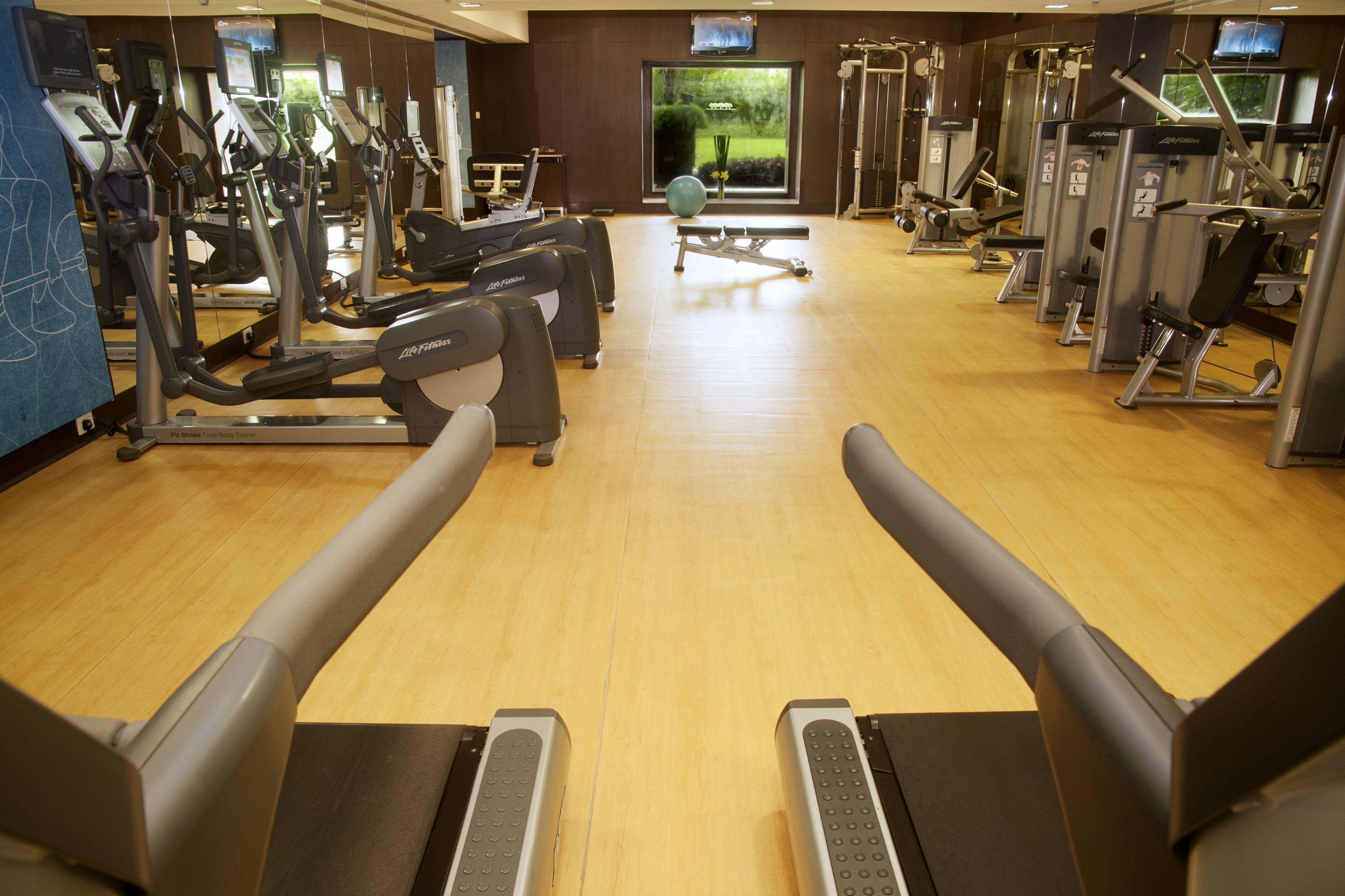 Courtyard By Marriott International Airport