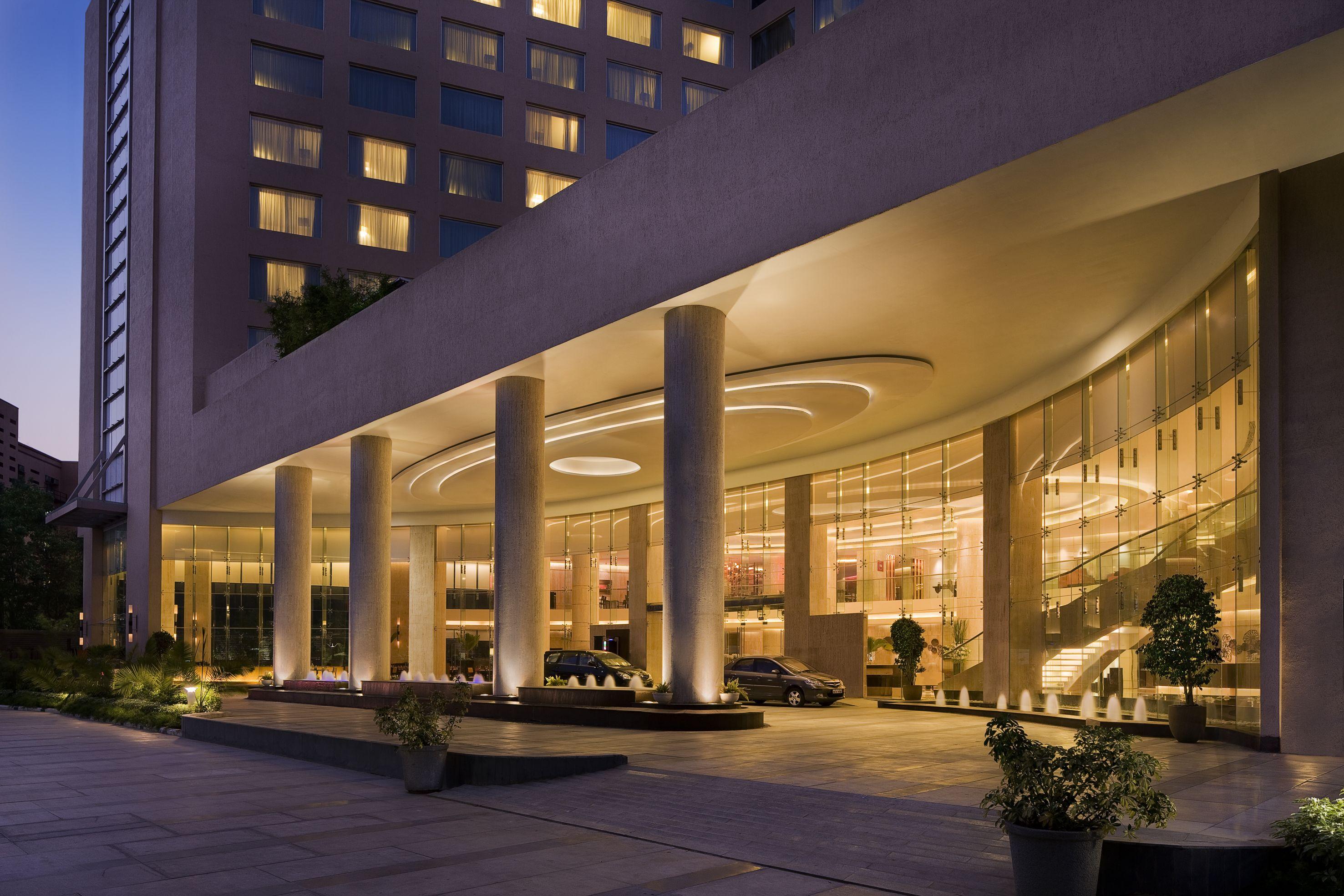 Courtyard By Marriott International Airport