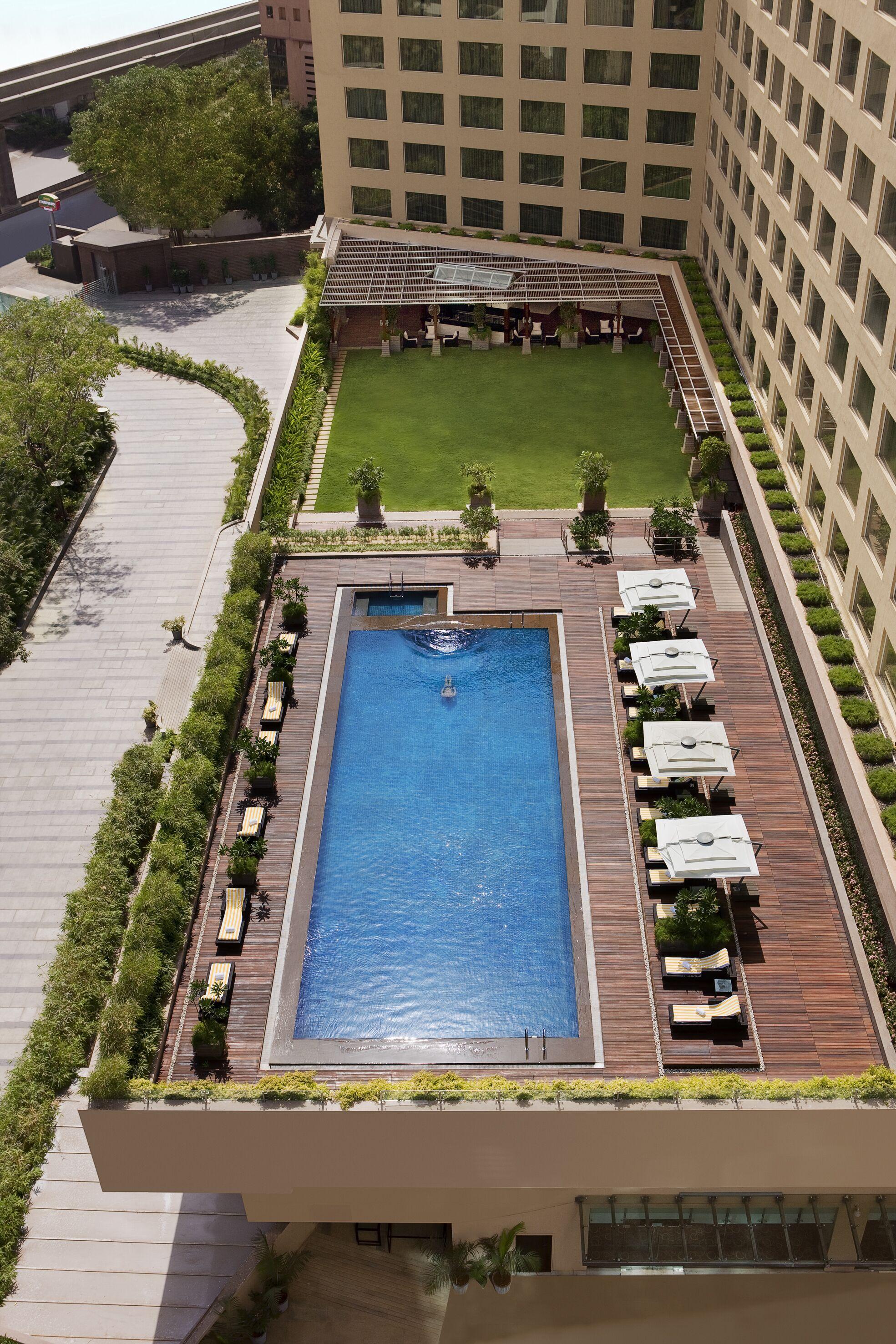 Courtyard By Marriott International Airport 5*