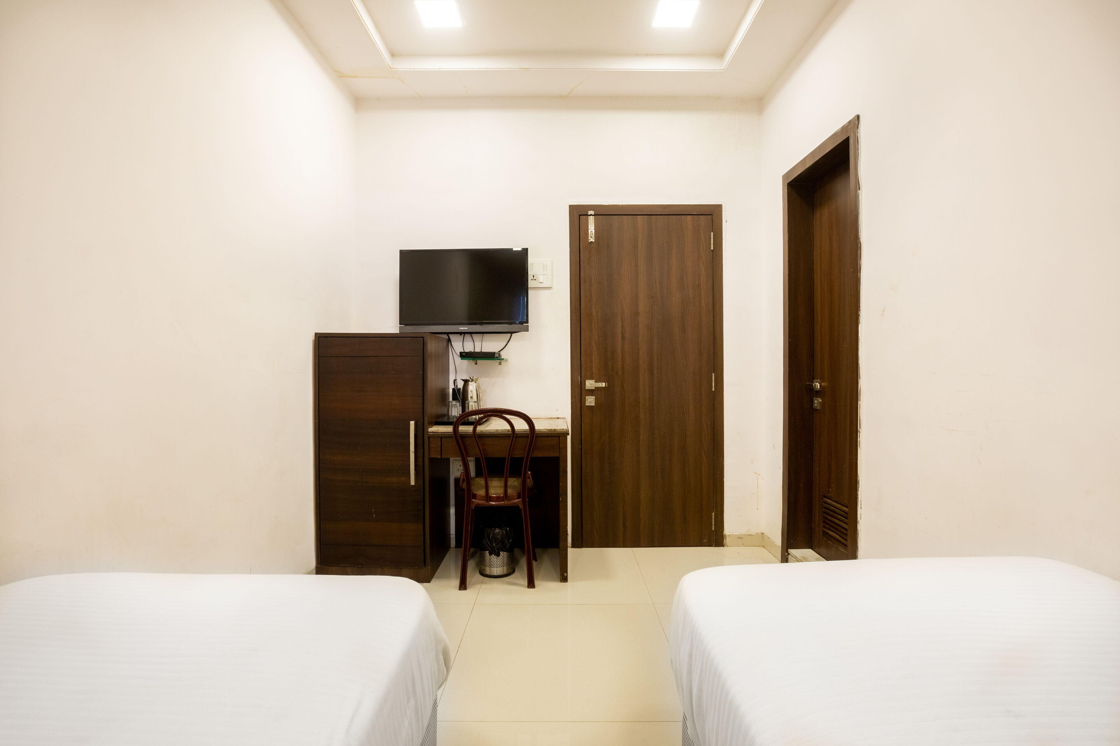 Victoria Hotel Mandve