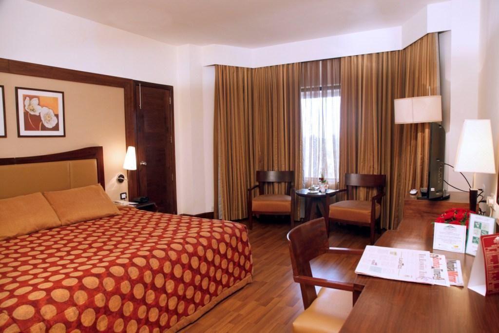 Hotel The Retreat & Convention Centre Mumbai