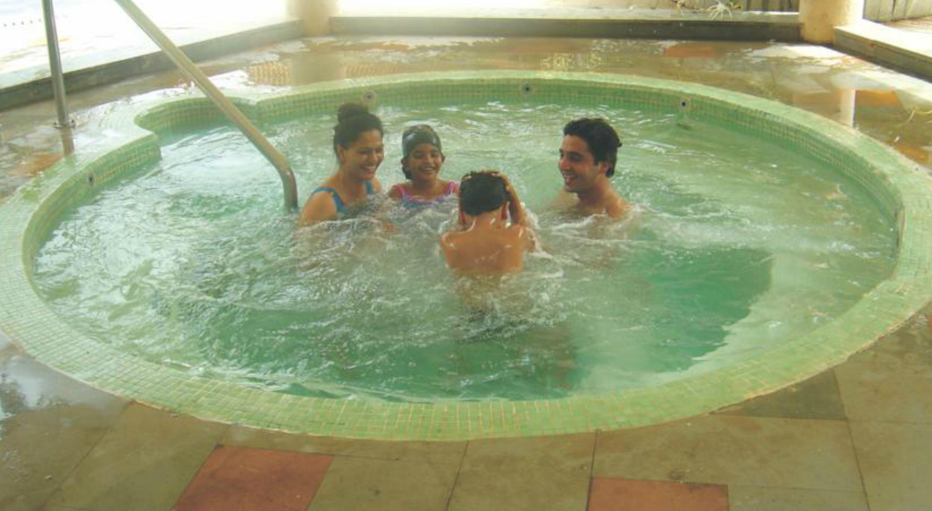 Hotel The Retreat & Convention Centre