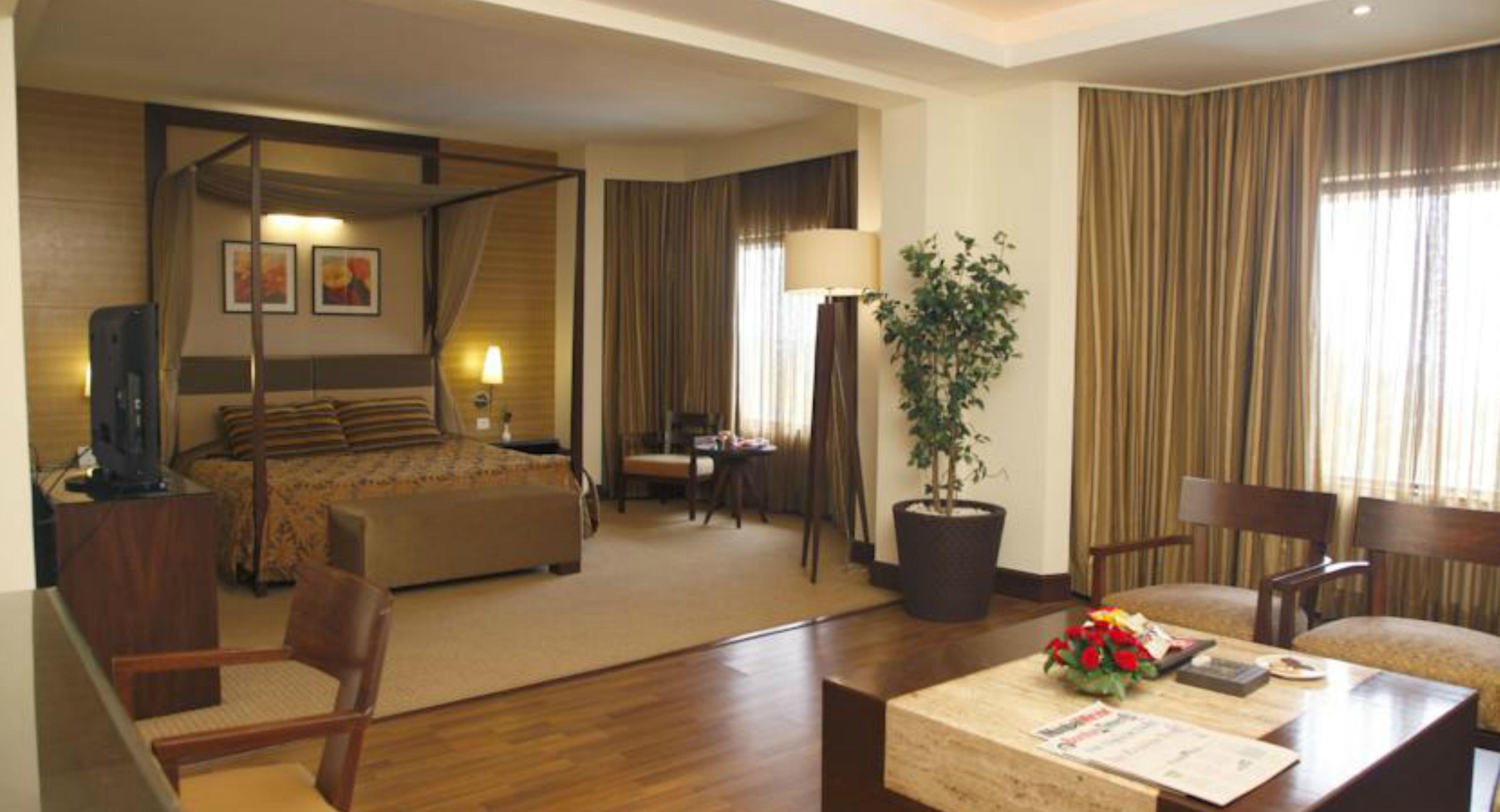 Hotel The Retreat & Convention Centre Mumbai