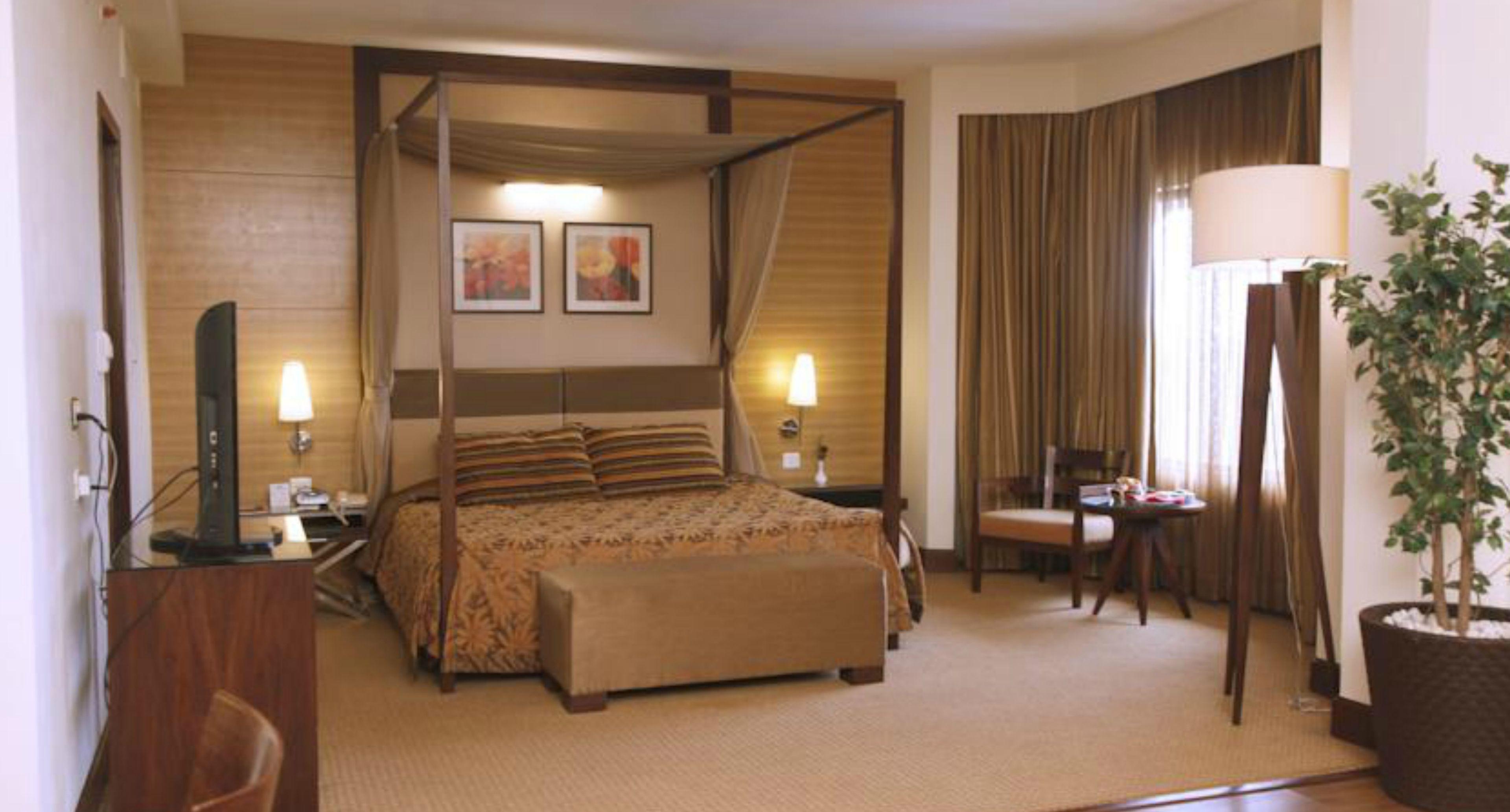 Hotel The Retreat & Convention Centre