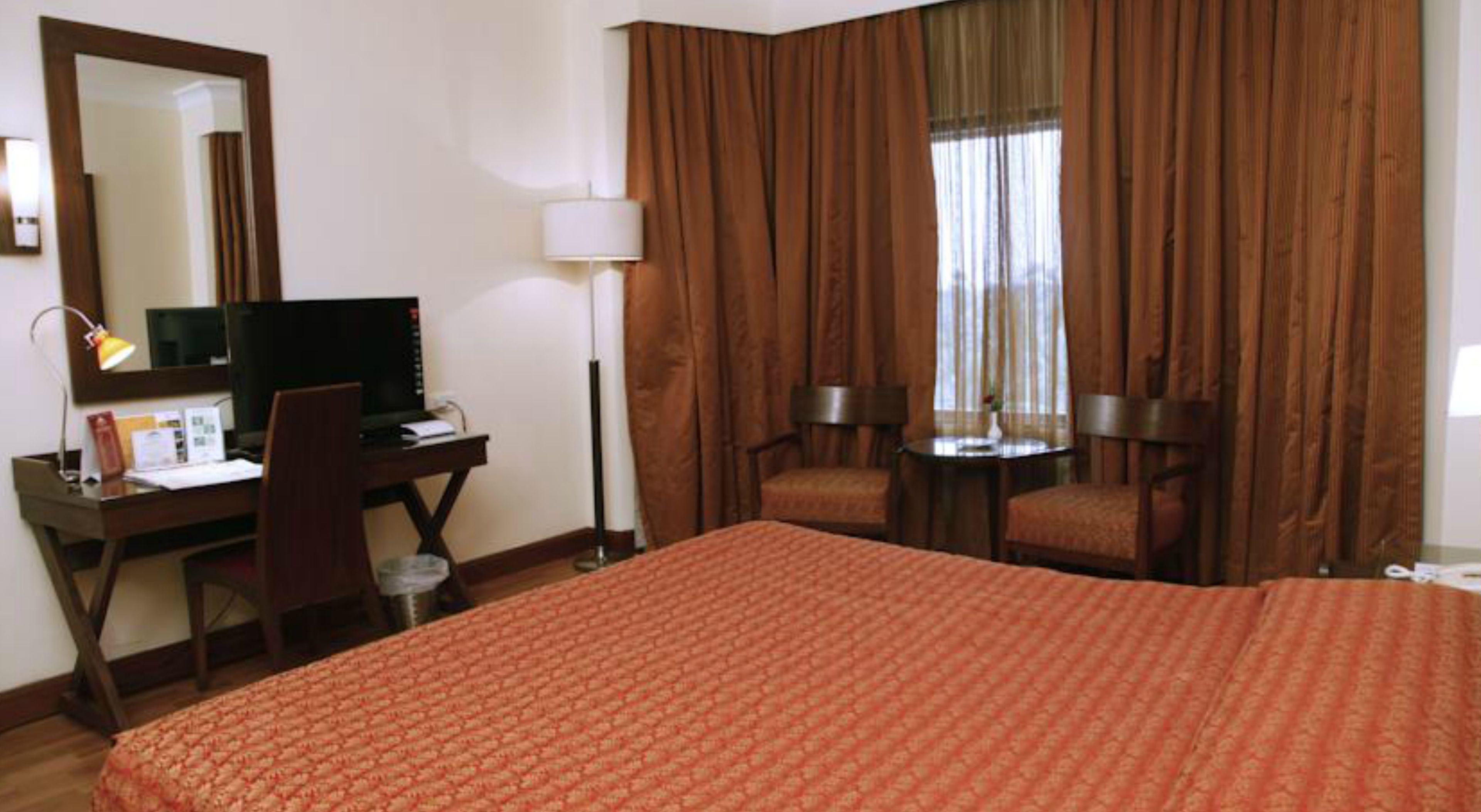 Hotel The Retreat & Convention Centre