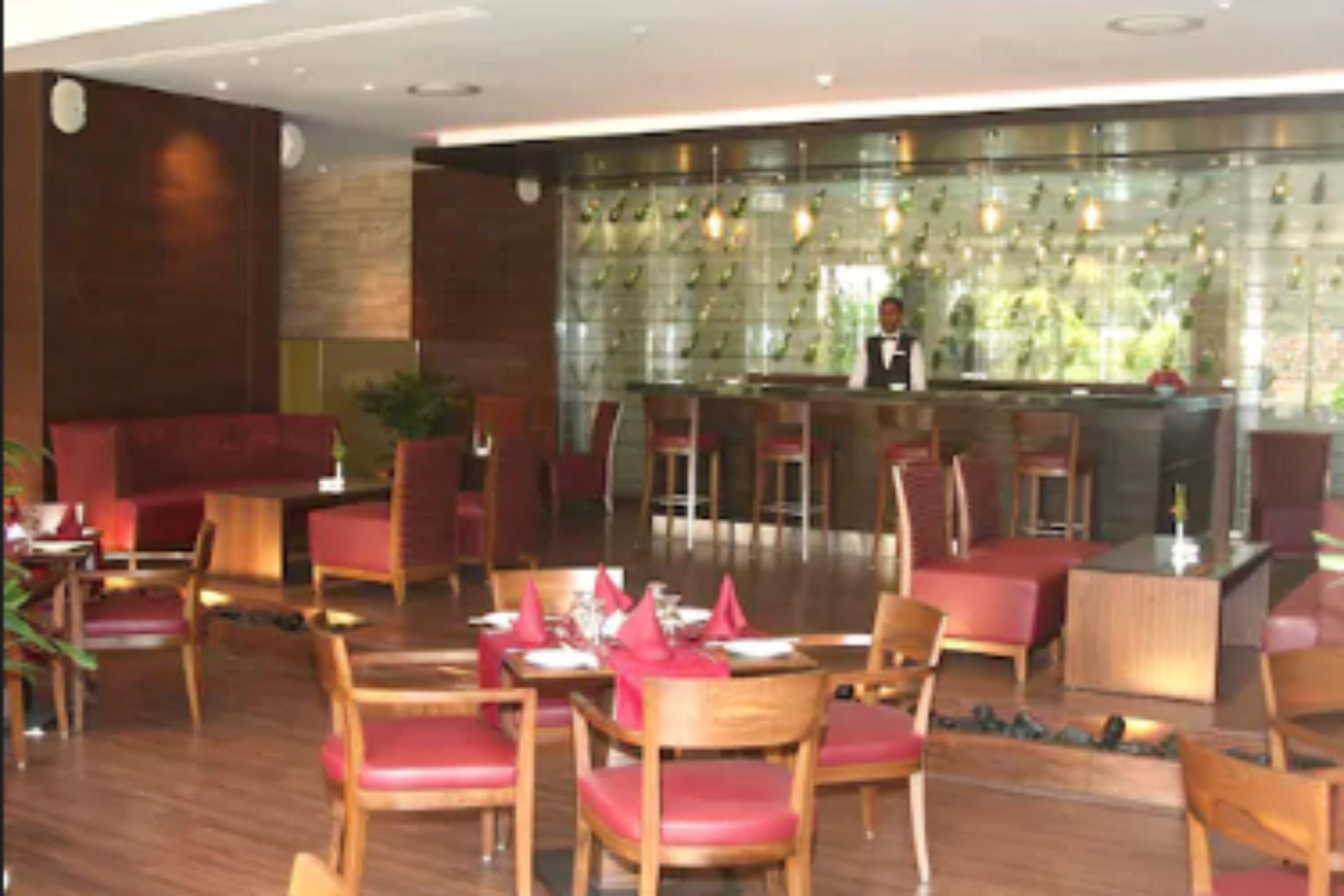 Hotel The Retreat & Convention Centre