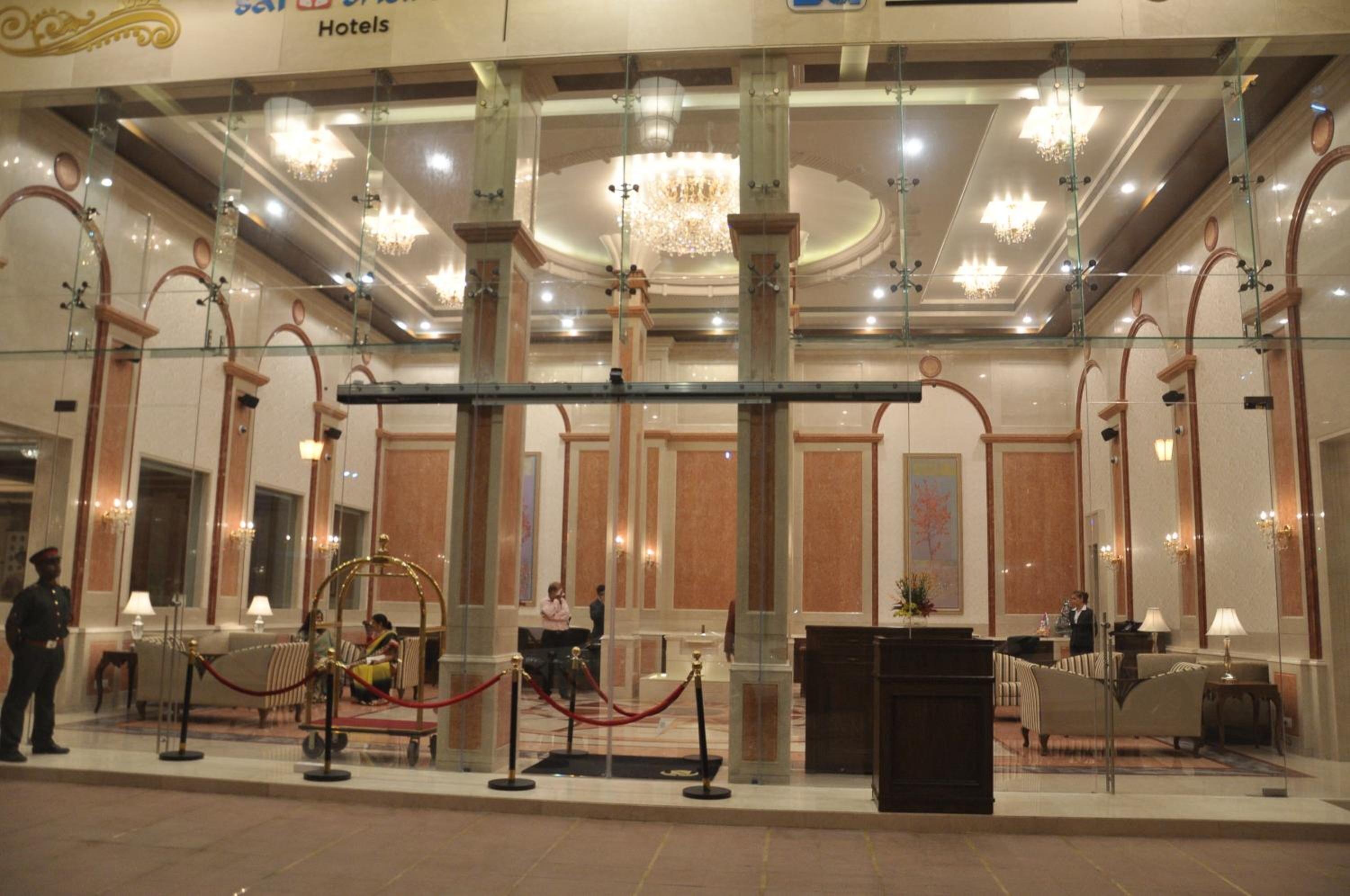 Royal Tulip Navi Hotel 5*