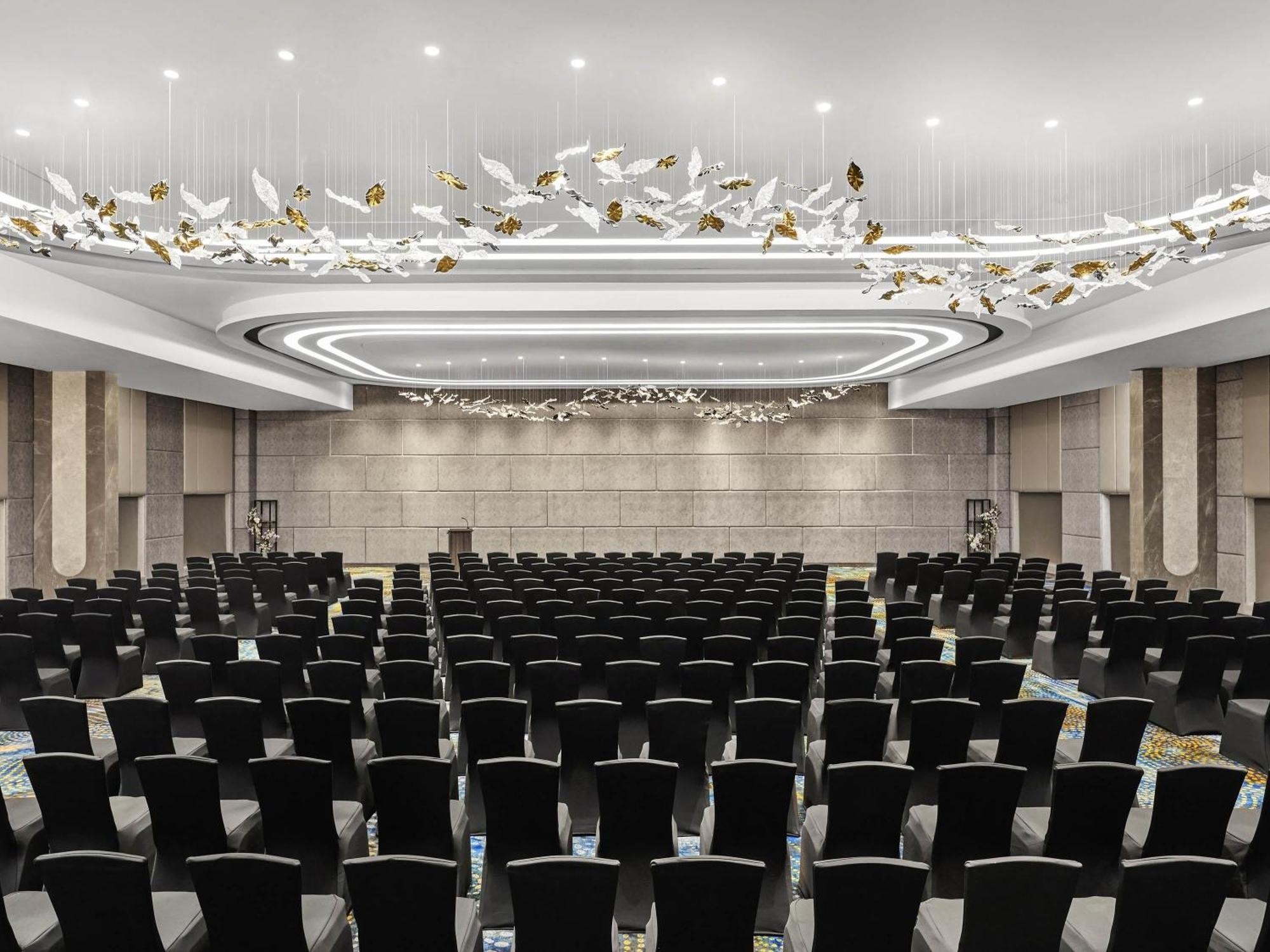 Novotel International Airport Hotel