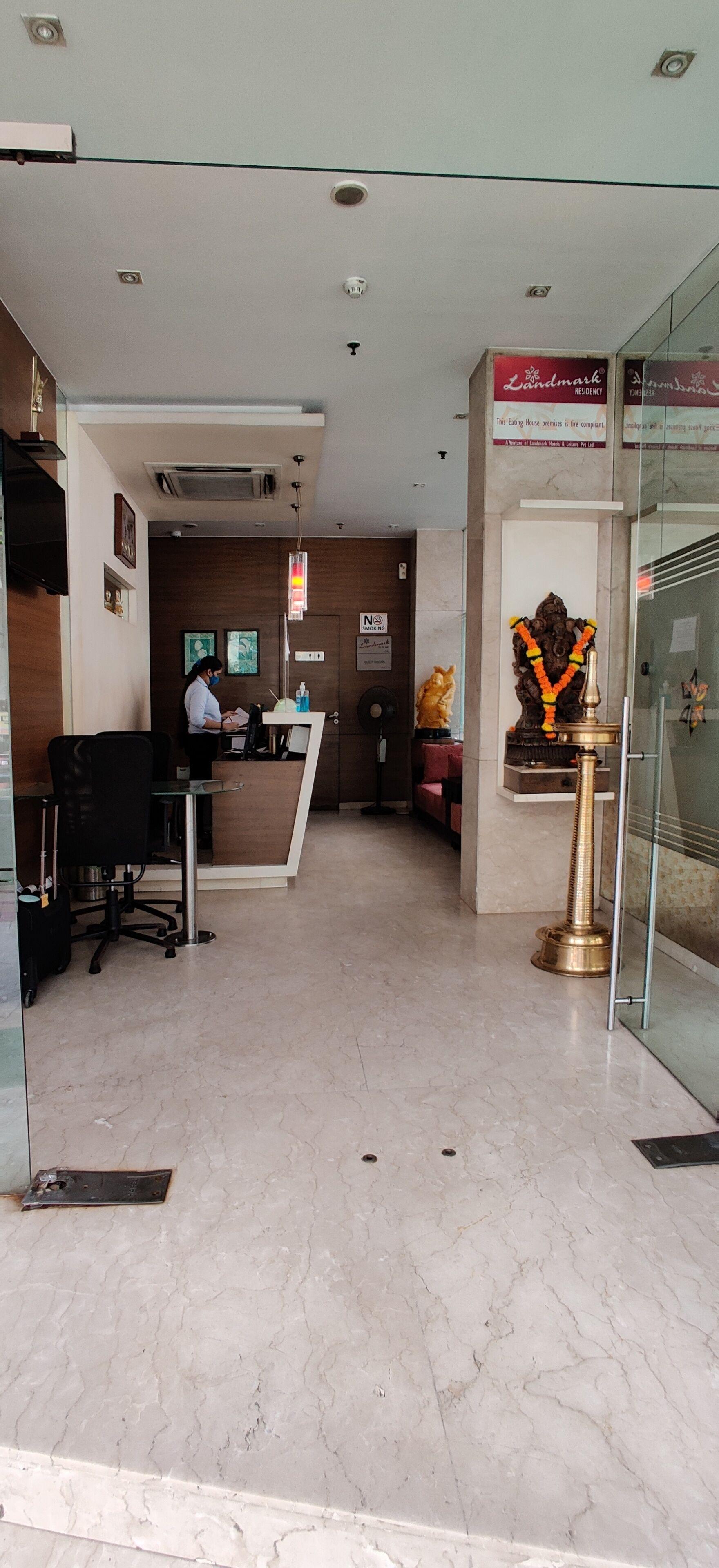 Hotel Landmark Residency 3*