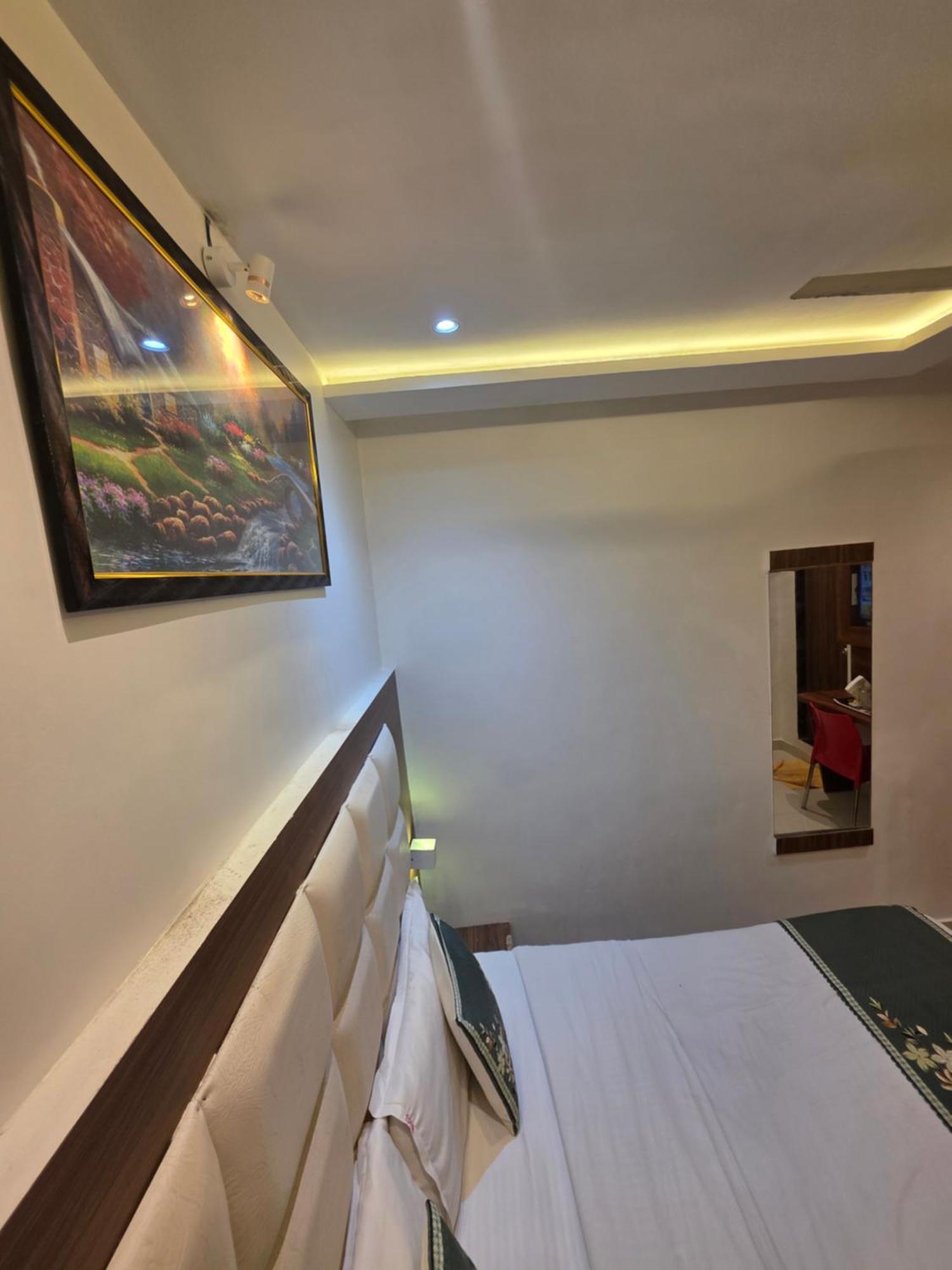 Wellingten 3* Mumbai