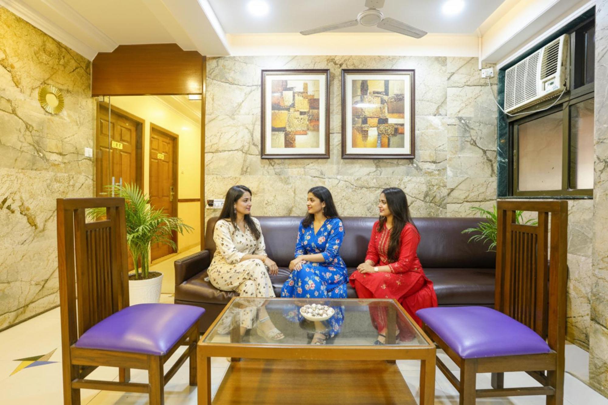 Fabhotel Cruz Royale - Nr- Bandra West