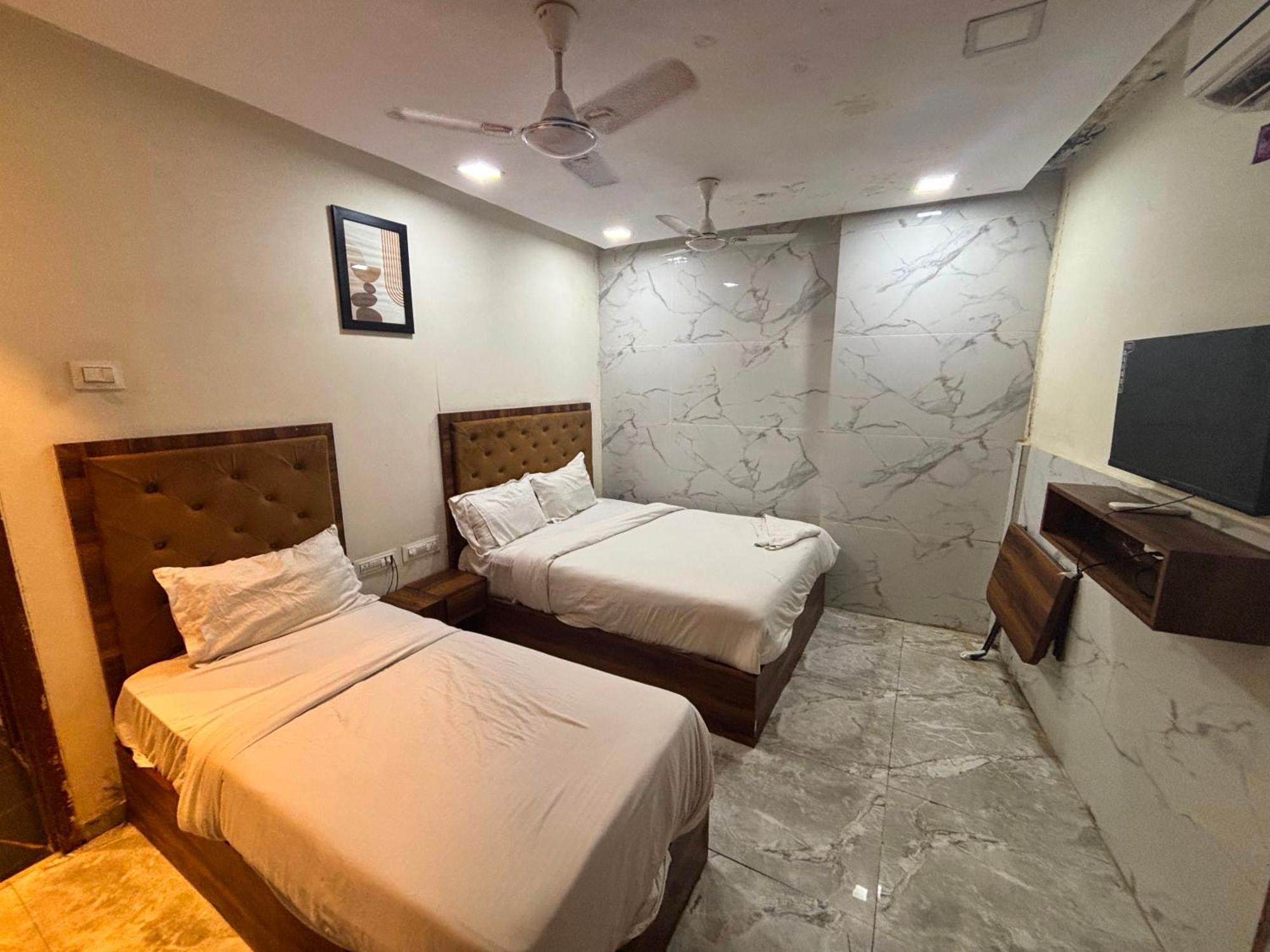 Super O Beverly Plaza Kurla 3*