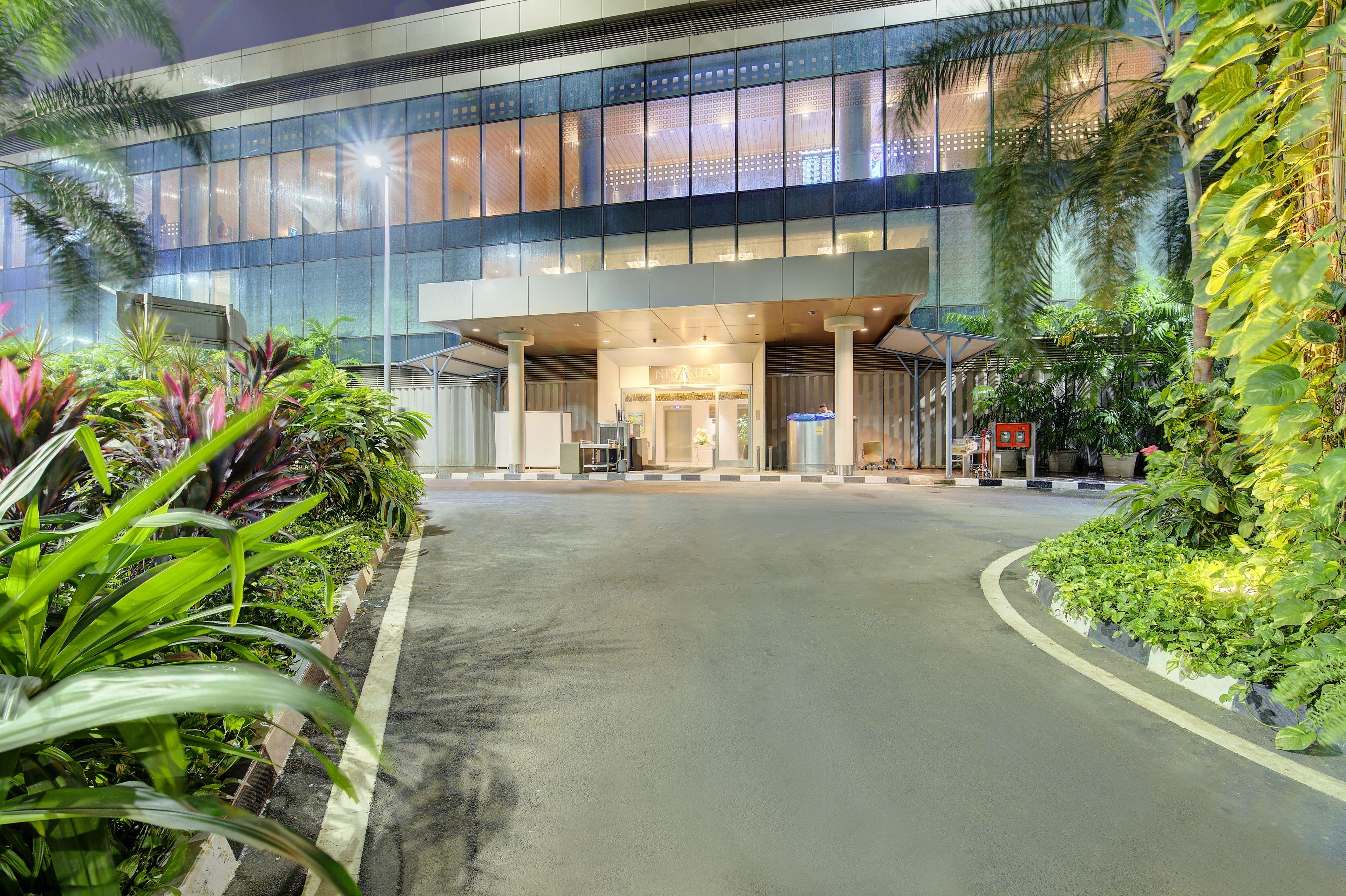 Niranta Transit Airport - At Arrivals 4*