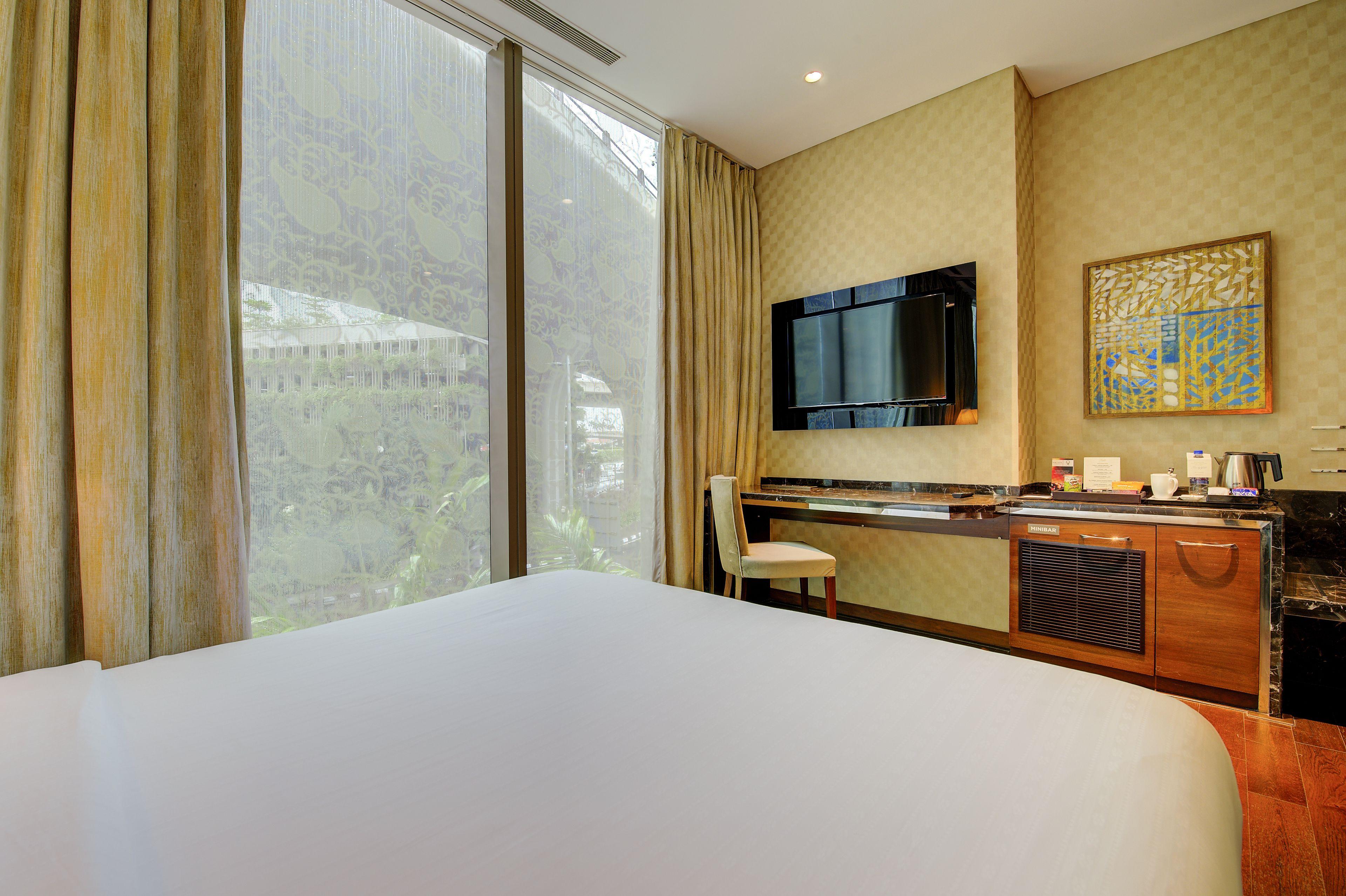 Niranta Transit Airport - At Arrivals