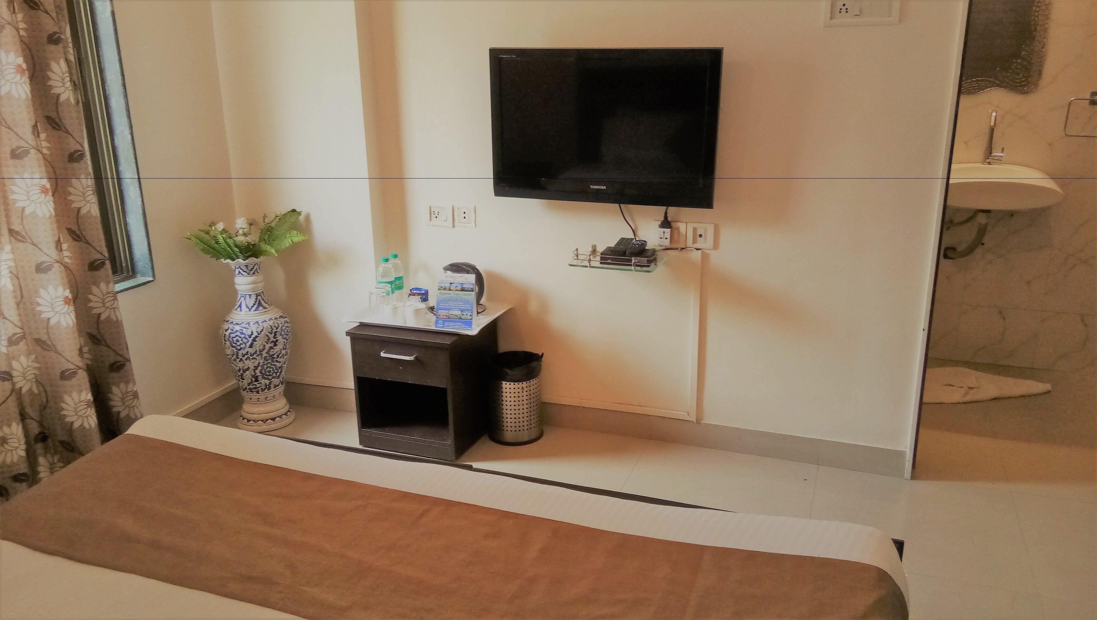 Dragonfly Emerald Apartment *