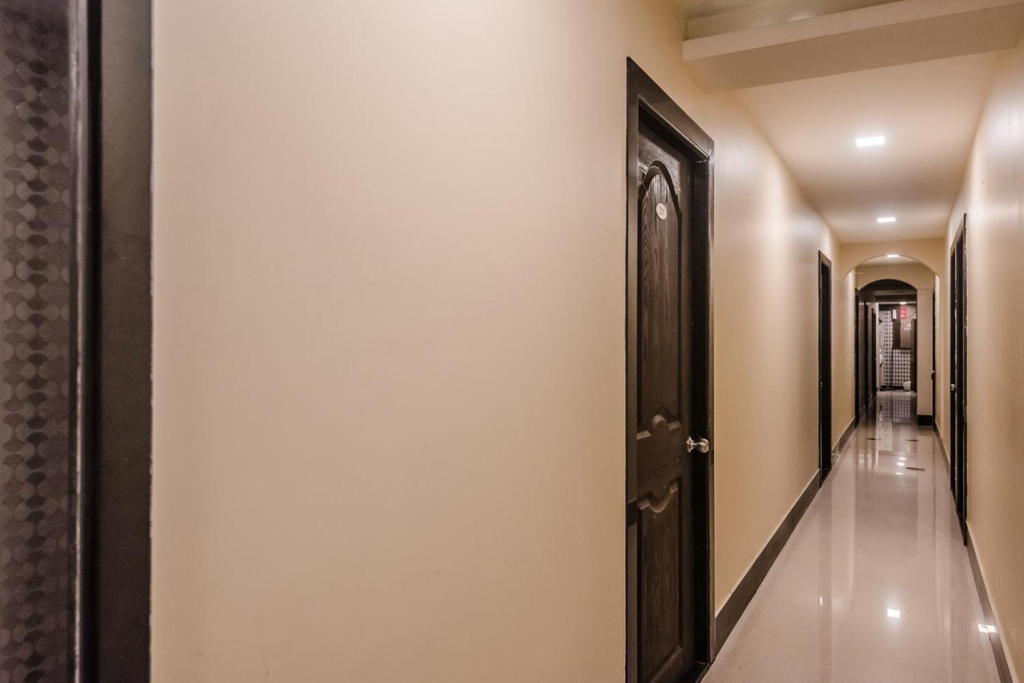 Hotel O Royal Grand Near Chhatrapati Shivaji International Airport 3*