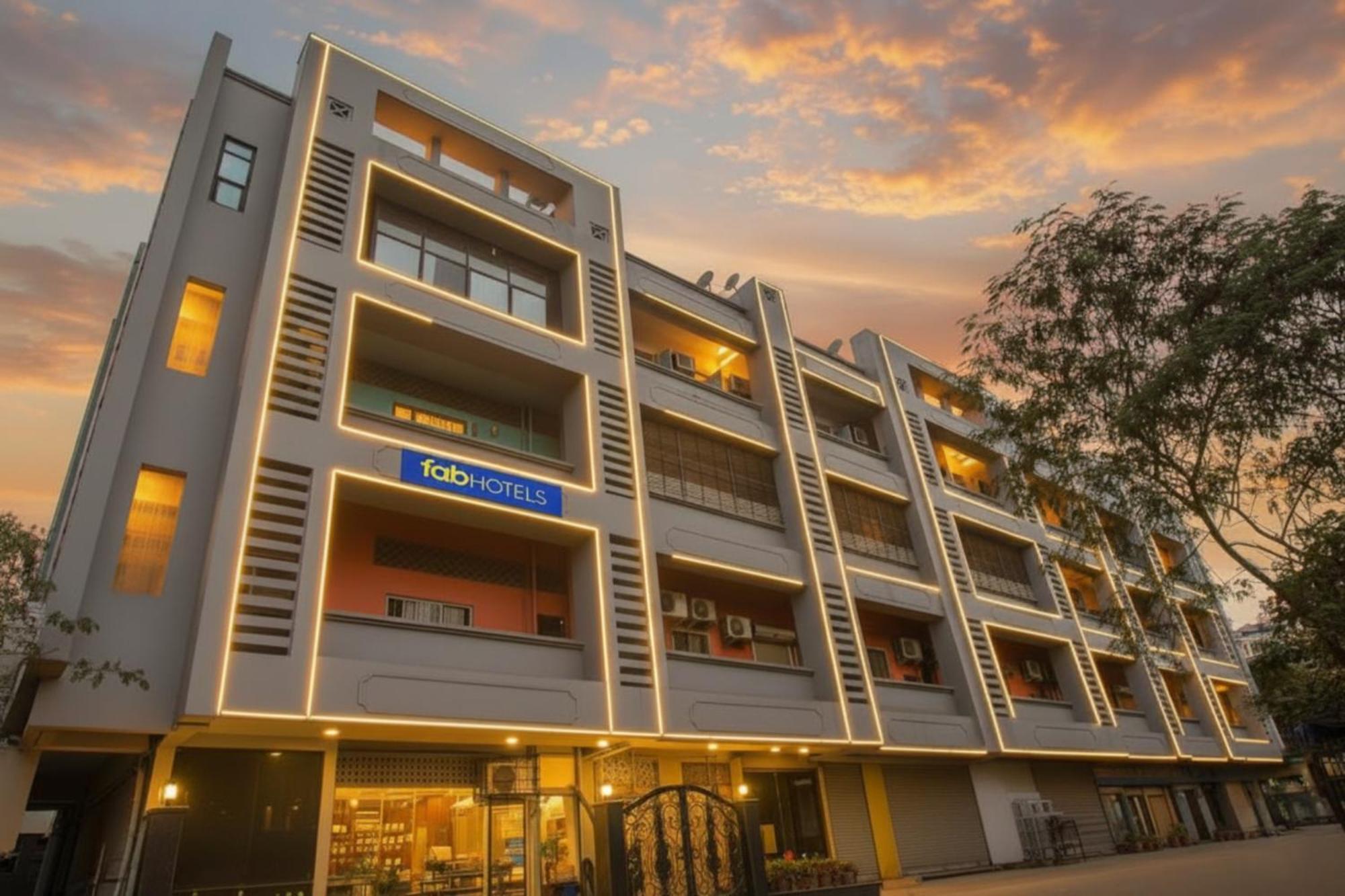 Fabhotel Seven Hills - Nr International Airport Hotel